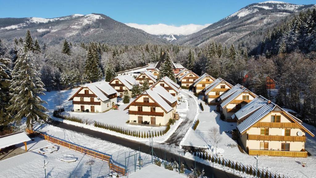 Hotel Chaty a apartmány Kúria na Táľoch, Tále - Chopok JUH - Image 1