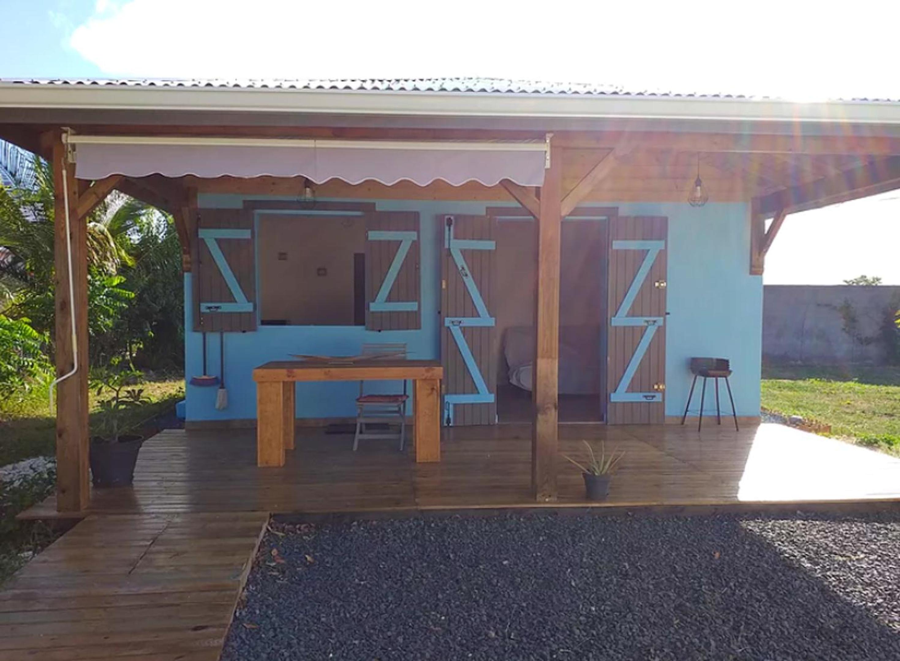 Bungalow charmant a Saint Francois + piscine view 2