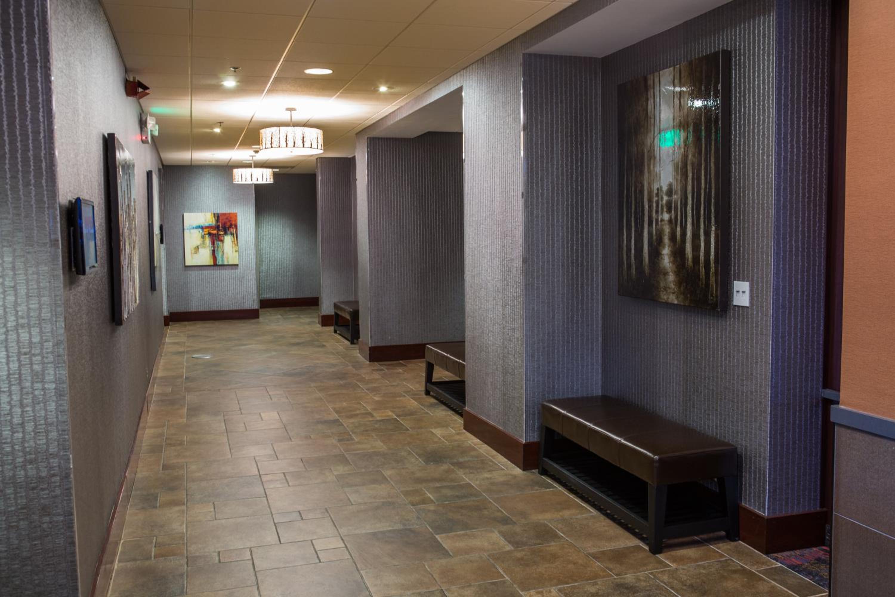 Des Moines Vacations - Holiday Inn Des Moines-Downtown-Mercy Campus, an IHG Hotel - Property Image 5