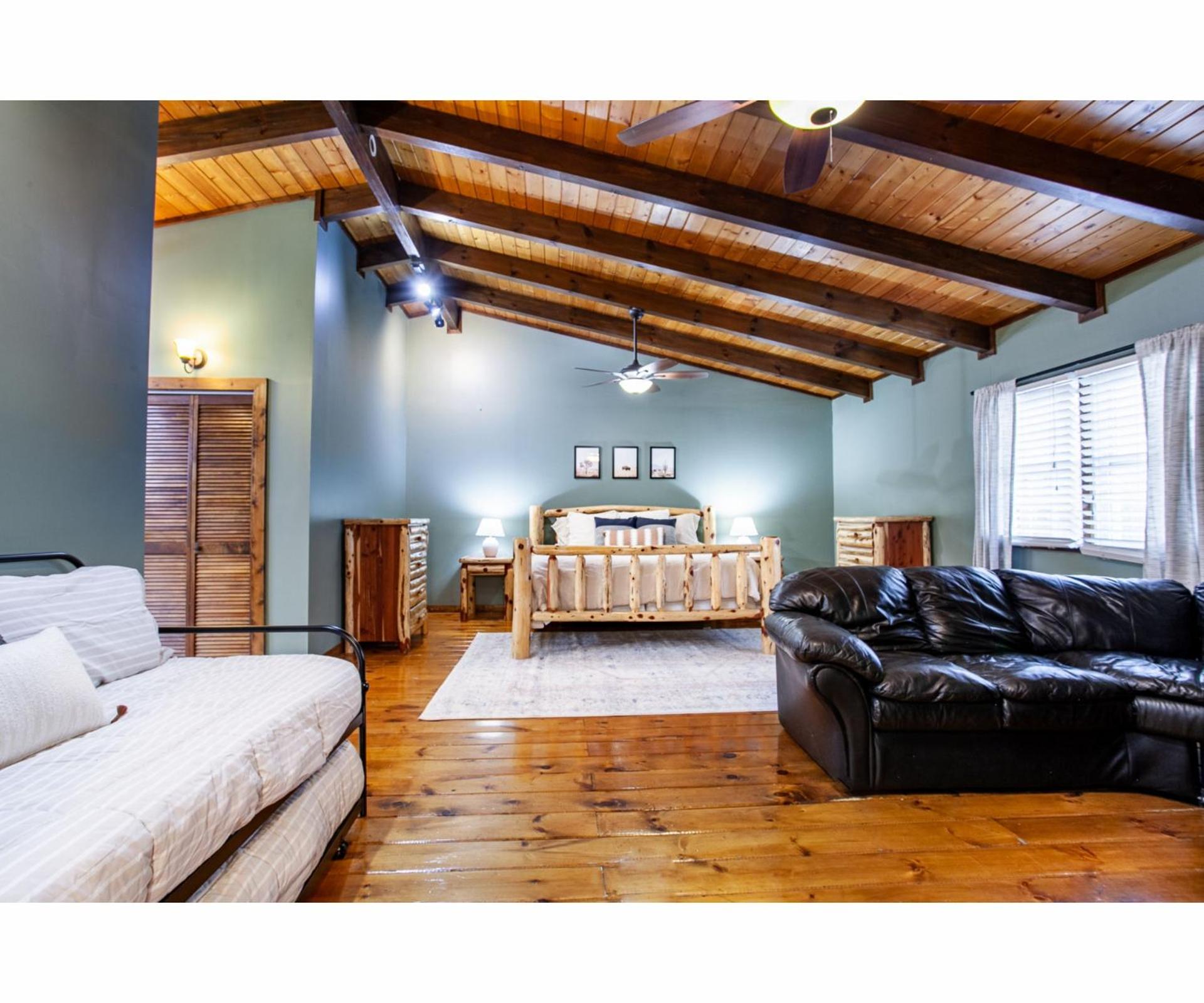 City Hideaway - Hot Tub, Fireplace, Grill view 2