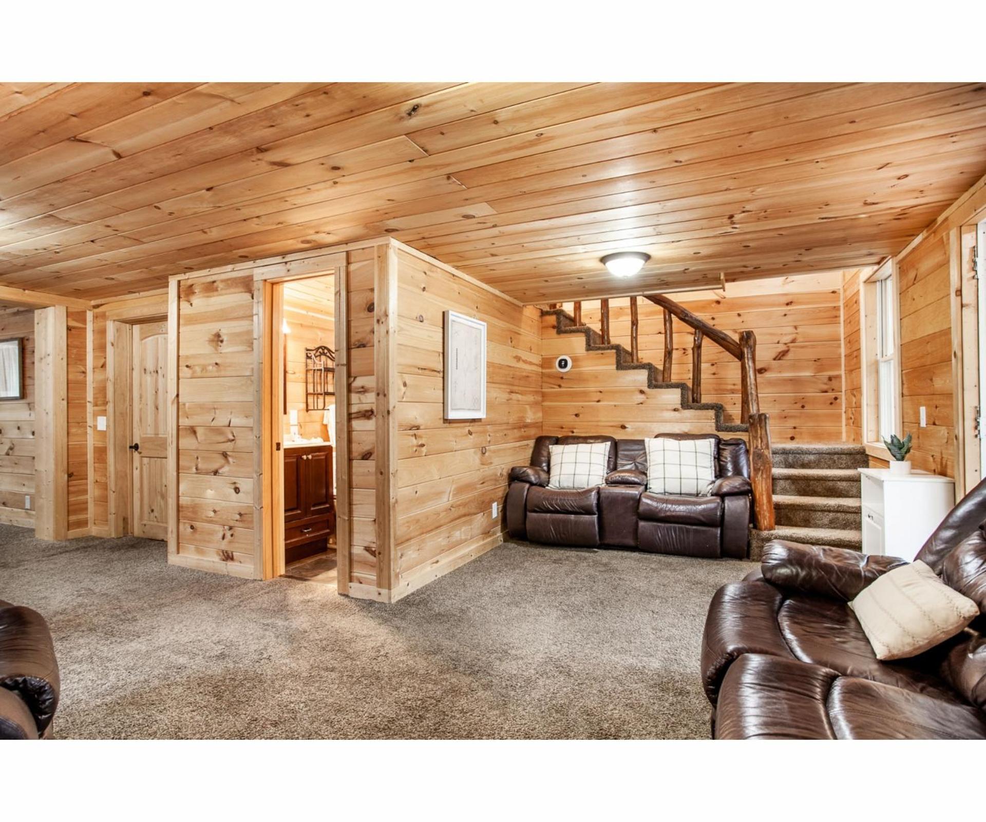 City Hideaway - Hot Tub, Fireplace, Grill view 3