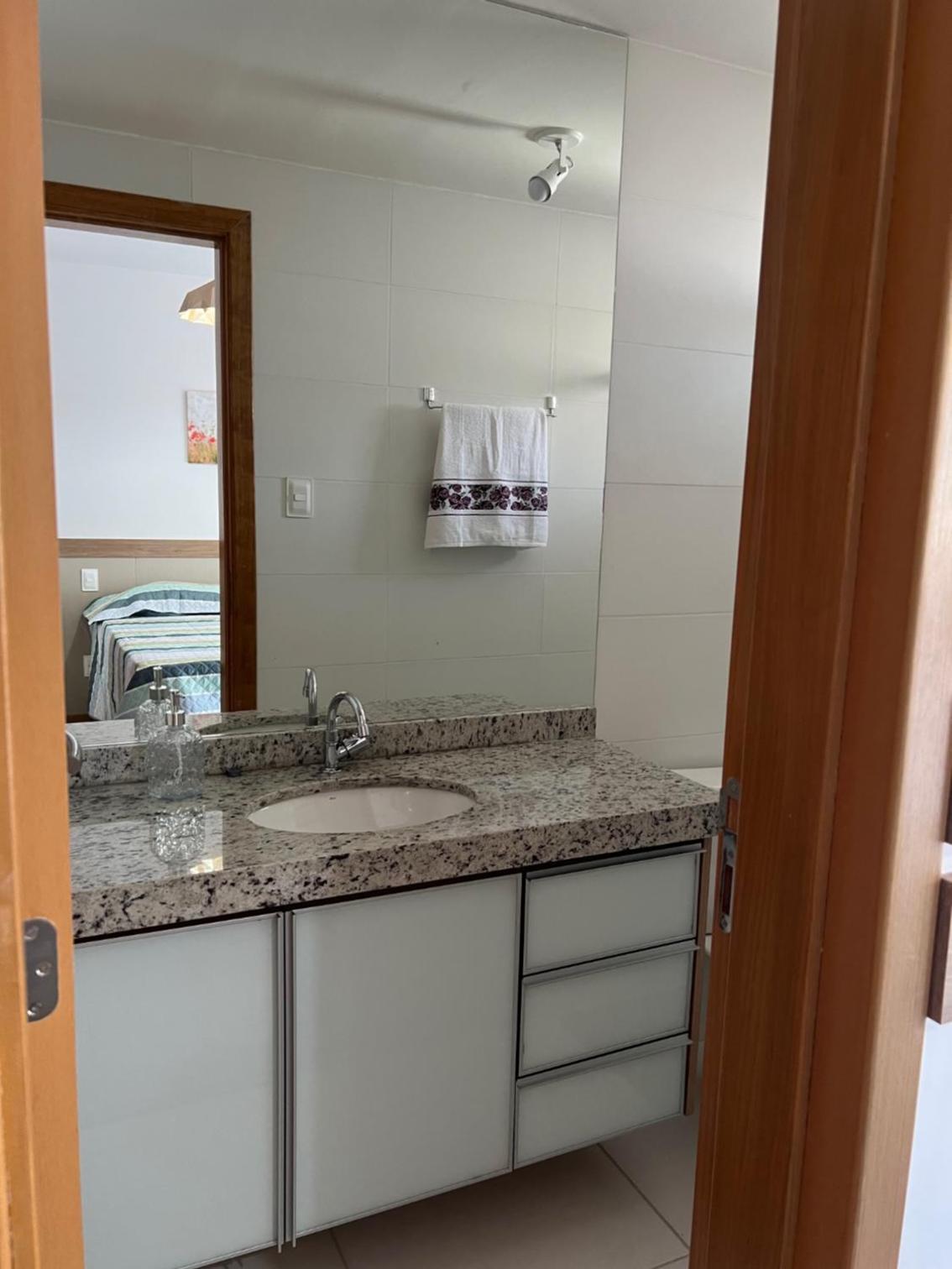 Apto novo Imperia Lounge pé-na-areia Itacimirim