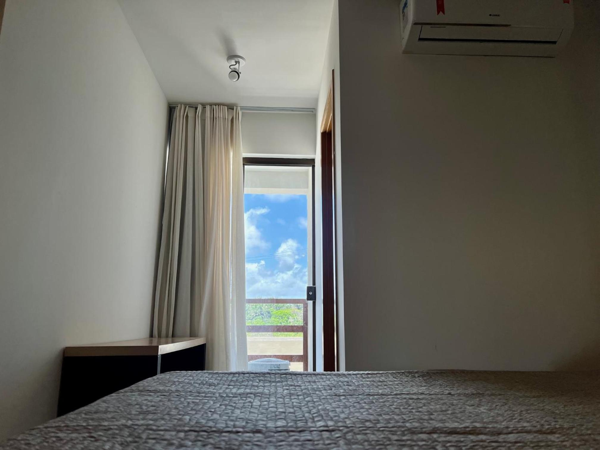 Apto novo Imperia Lounge pé-na-areia Itacimirim