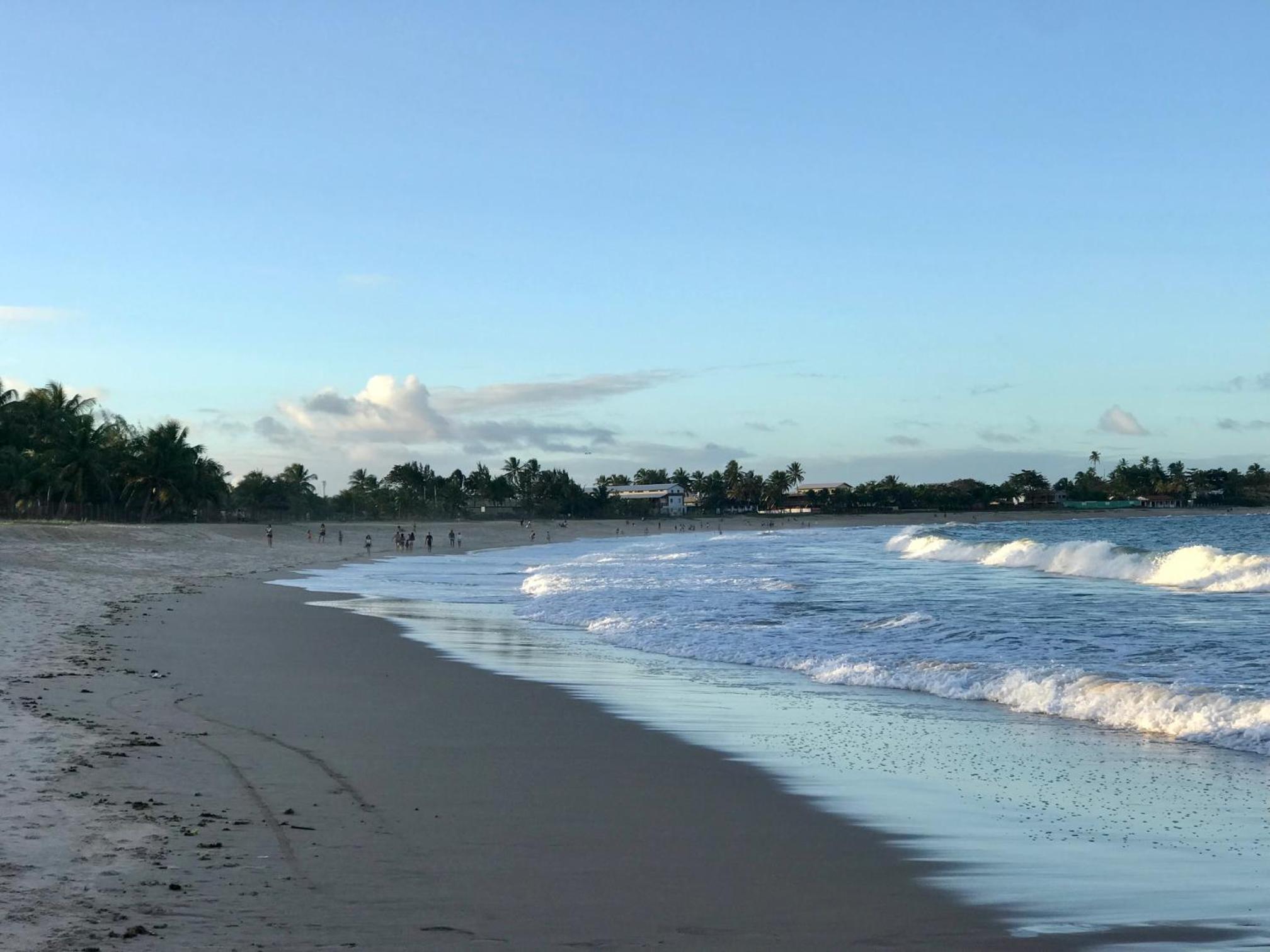 Apto novo Imperia Lounge pé-na-areia Itacimirim