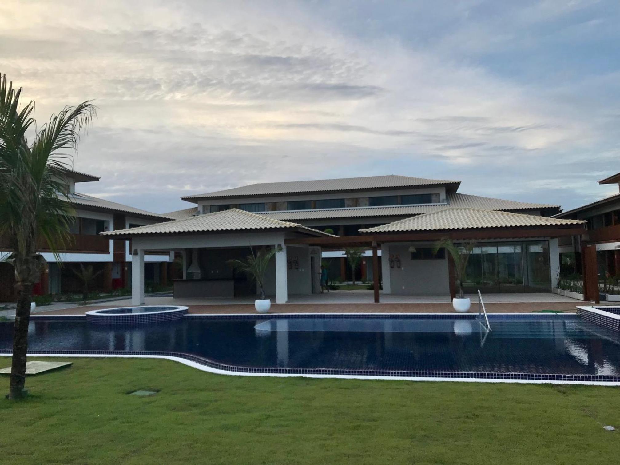 Apto novo Imperia Lounge pé-na-areia Itacimirim