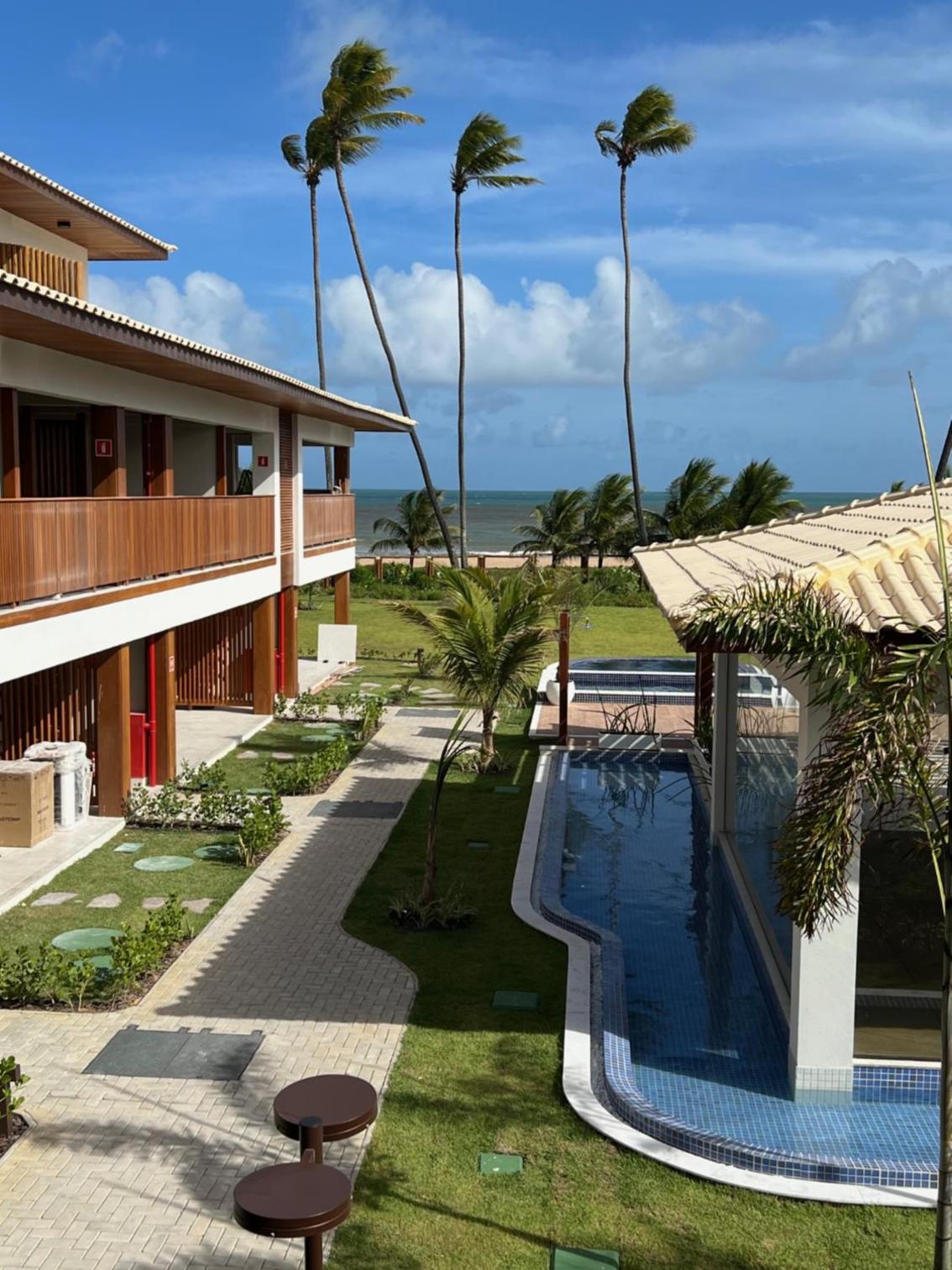 Apto novo Imperia Lounge pé-na-areia Itacimirim