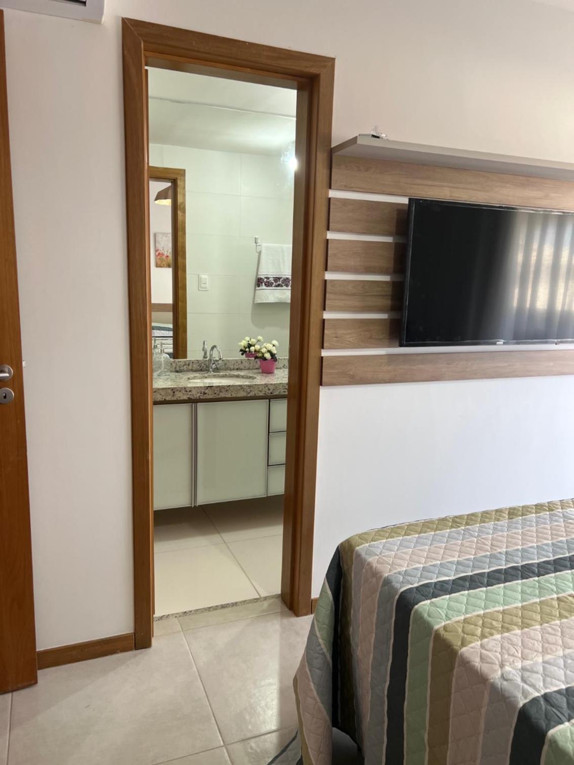 Apto novo Imperia Lounge pé-na-areia Itacimirim