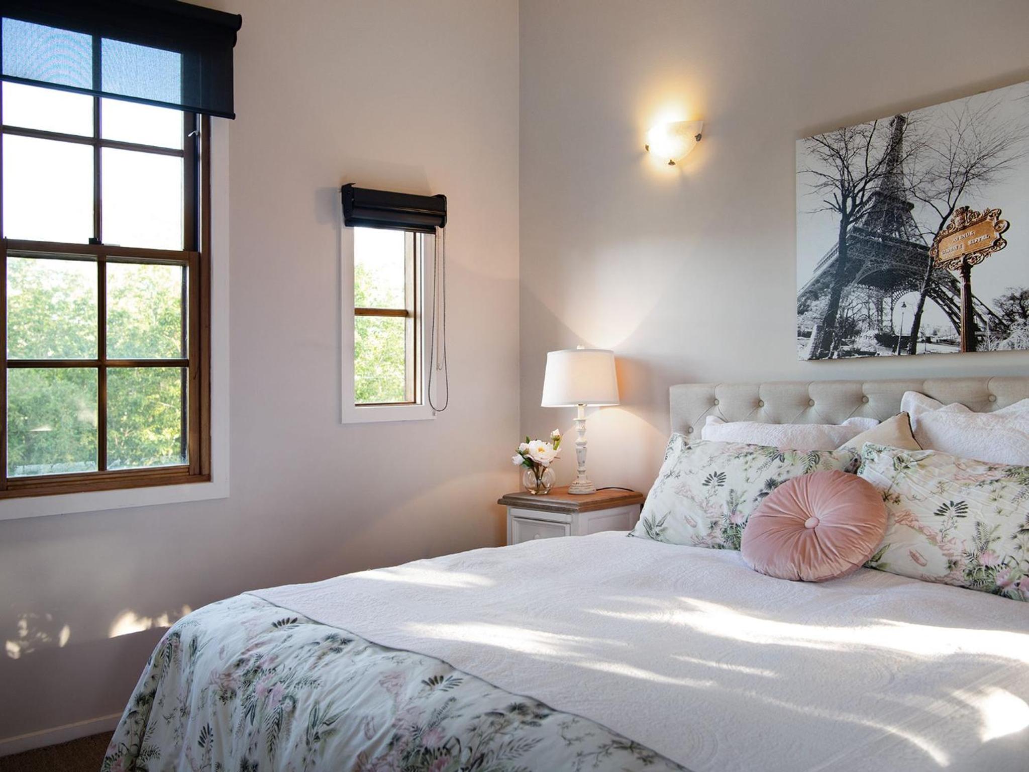 French Cottage- 2 bedrooms with huge spa