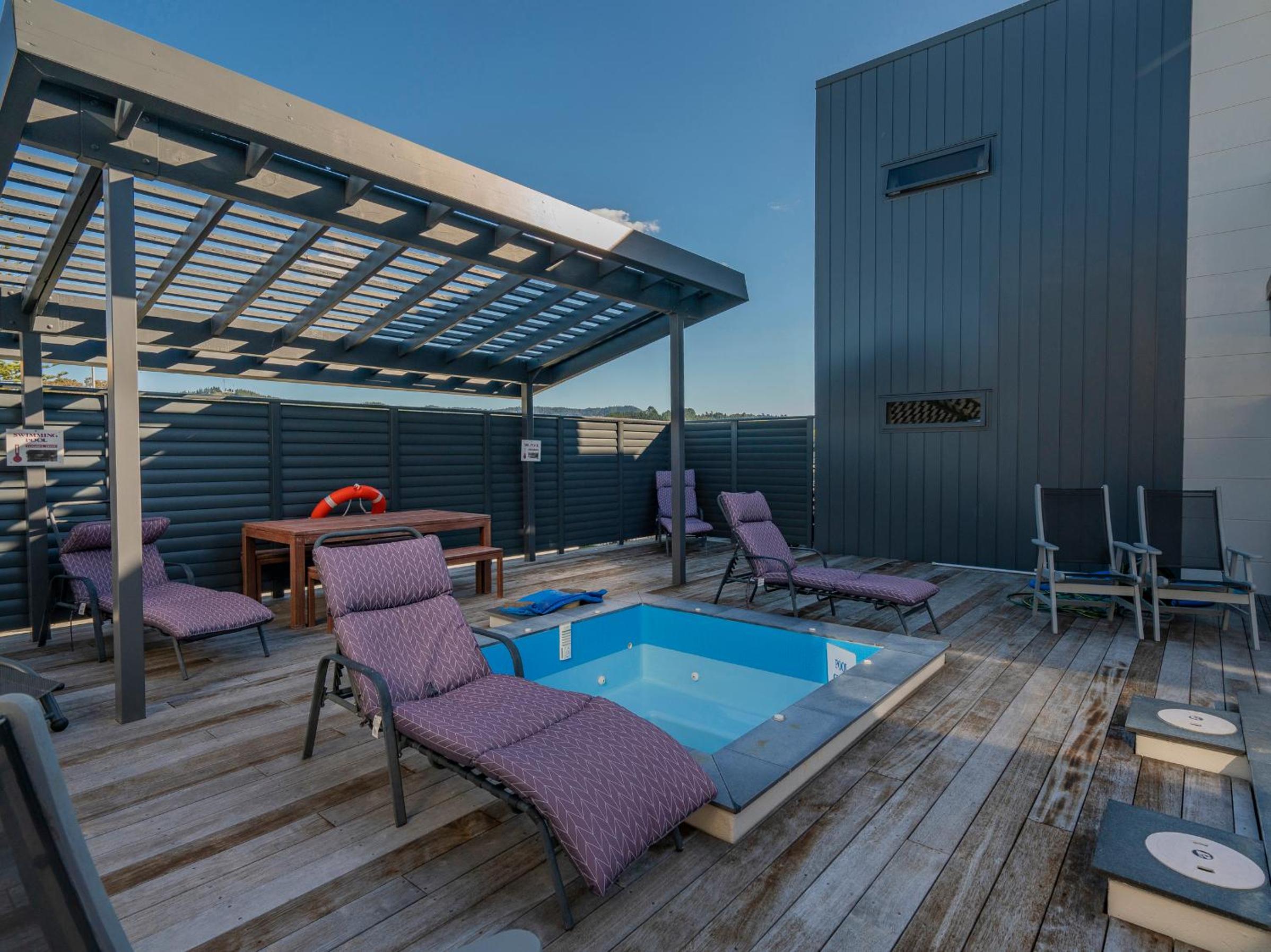 Beachy Keen - Whangamata Holiday Apartment view 5