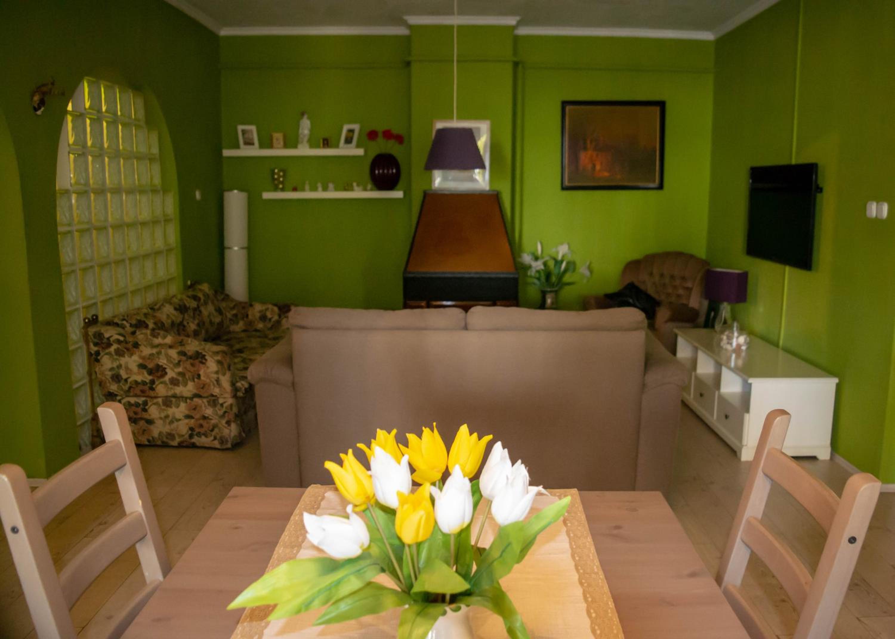 Zsolnay Apartman view 5
