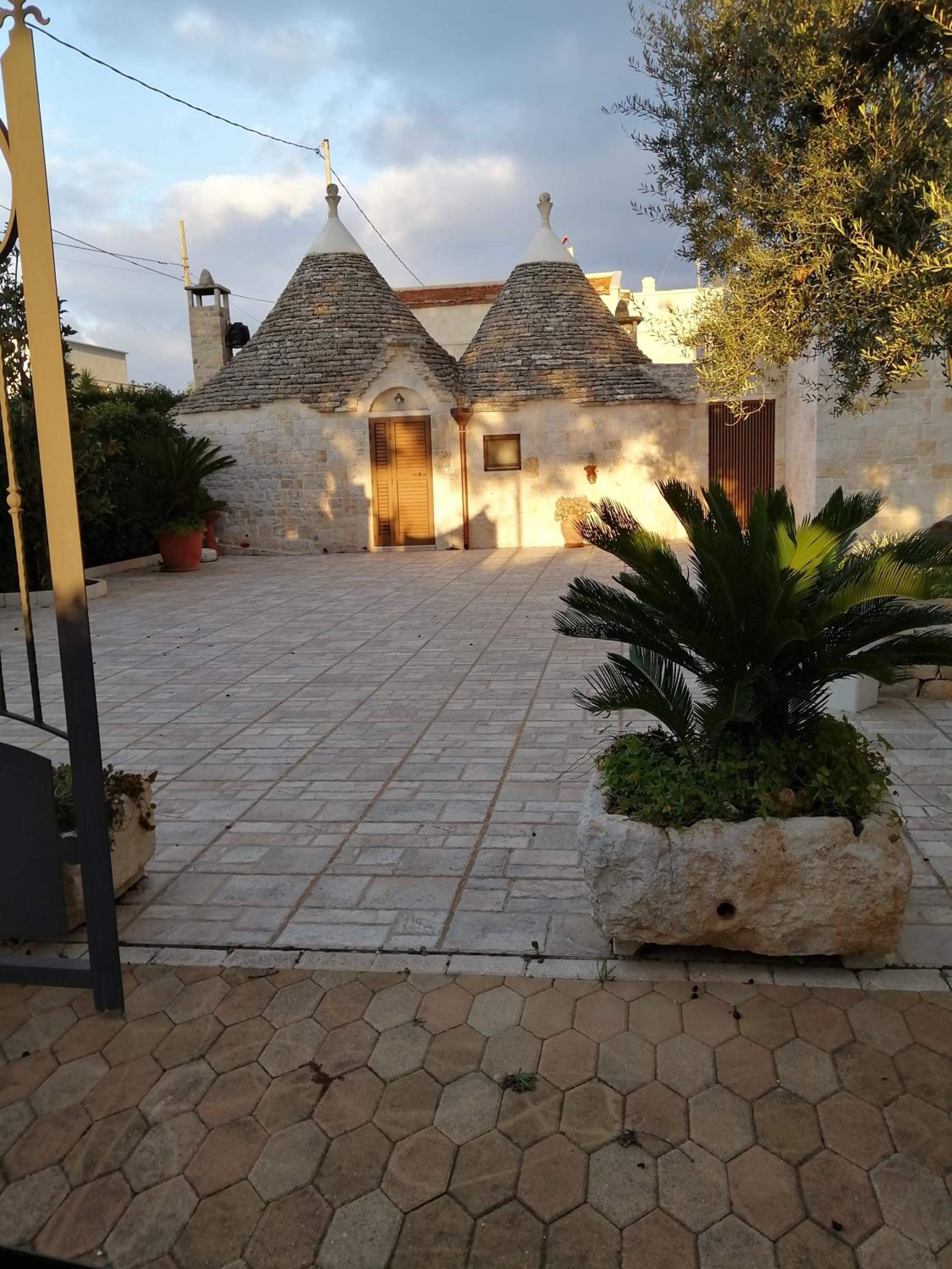Trulli dell'aia view 2