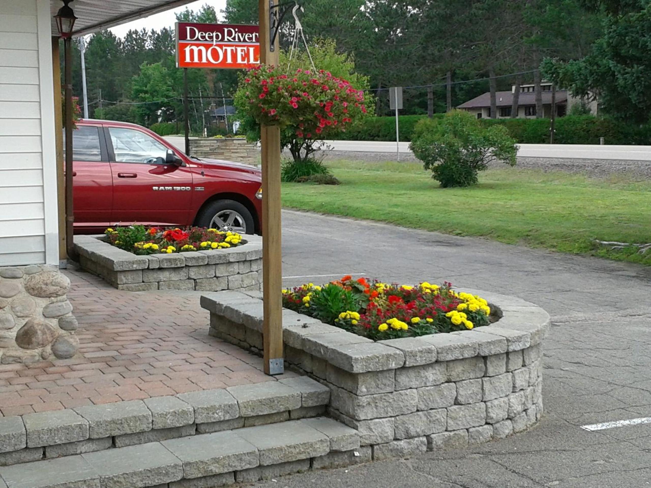Deep River Motel