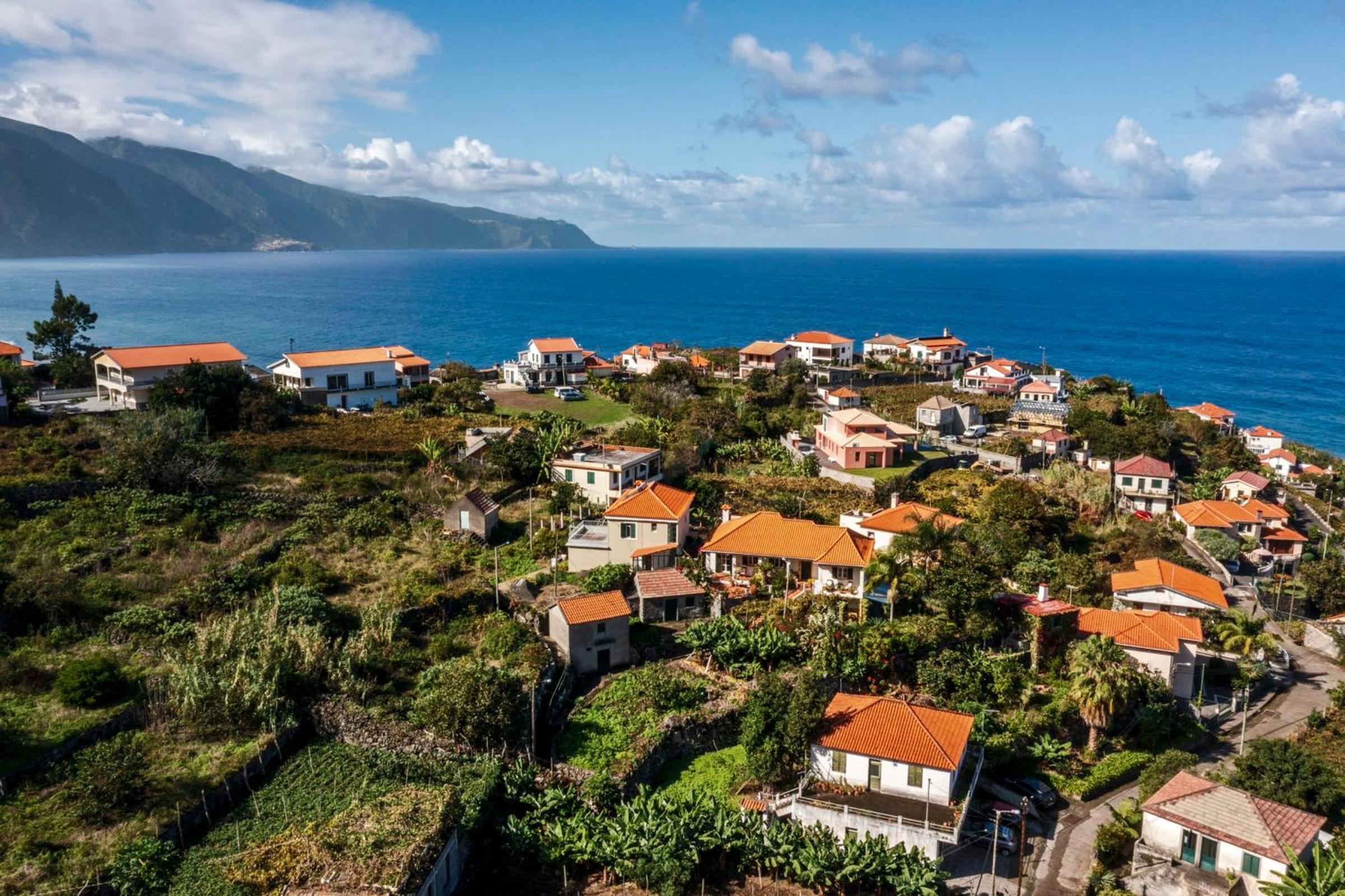 Casa dos Terços by An Island Apart view 5
