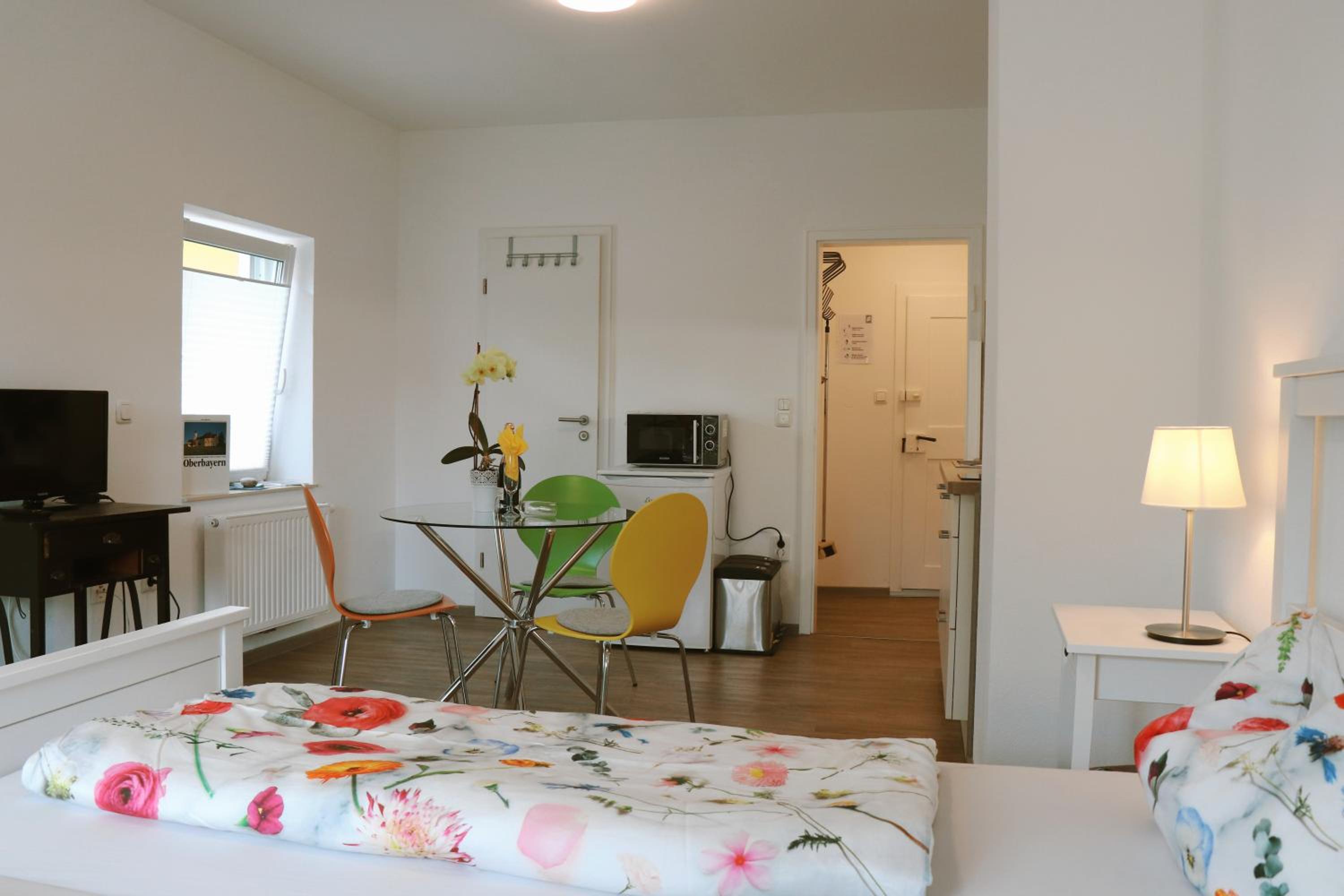 Helles Apartment für 1-2 Pers. mit Parkplatz und WiFi view 5