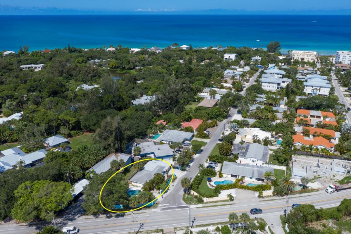 Cozy Tropical Bungalow Duplex with Heated Pool view 4