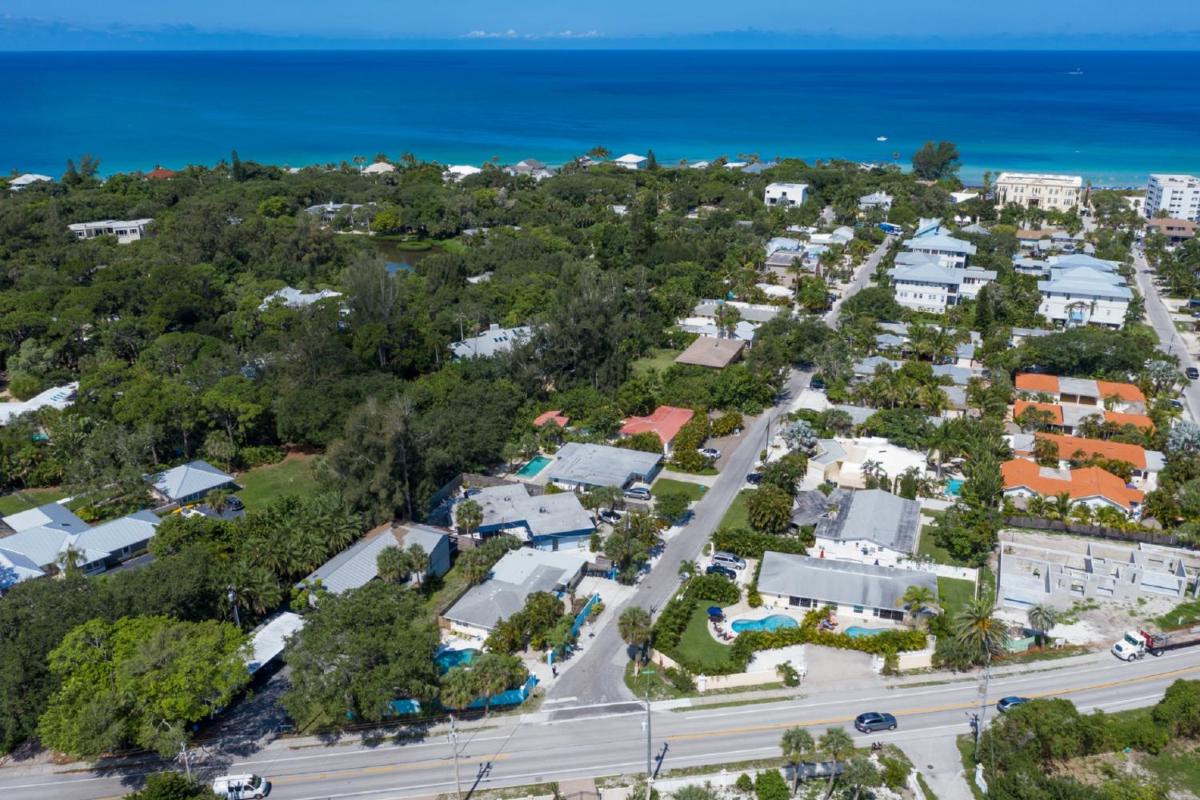 Cozy Tropical Bungalow Duplex with Heated Pool view 5
