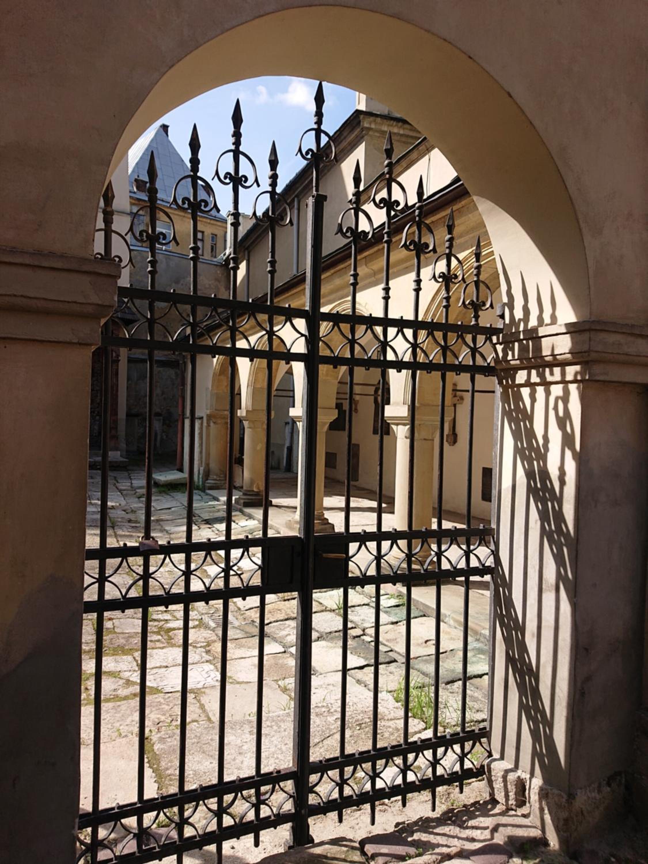 Вірменський дворик / Armenian courtyard view 3