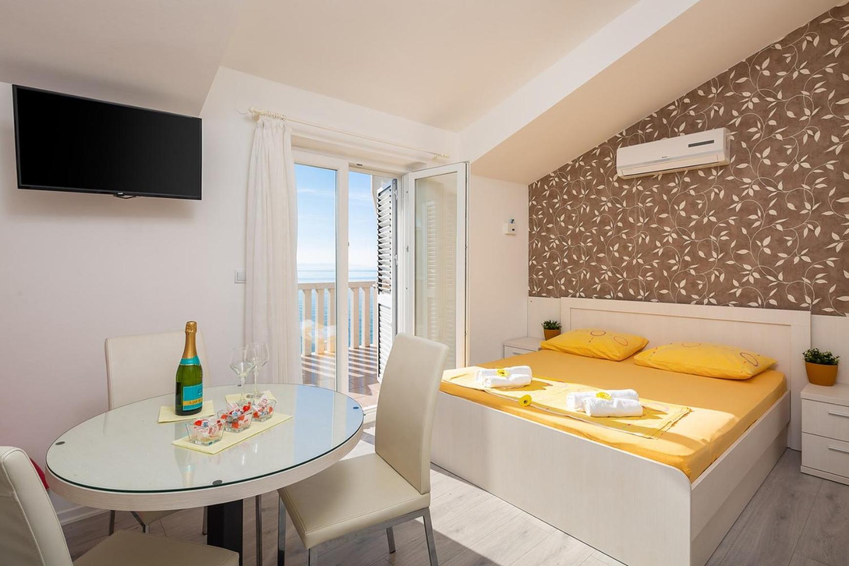 Apartmani Kaštelančić view 5