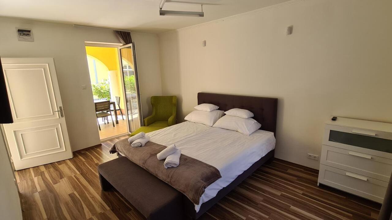 Mediterran Apartman with Pool view 5