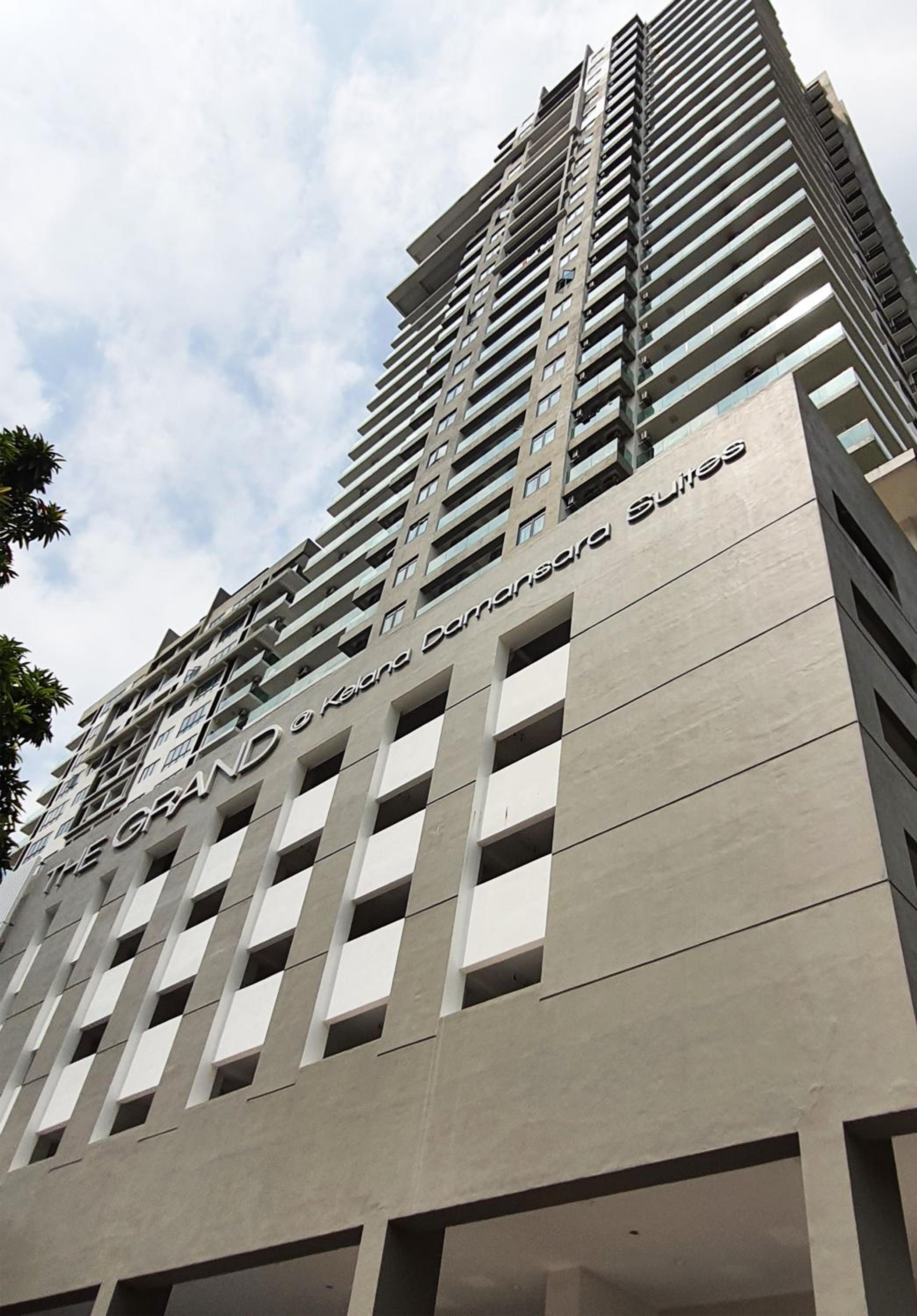 PJ The Grand by SkyLimit Suites photo 7