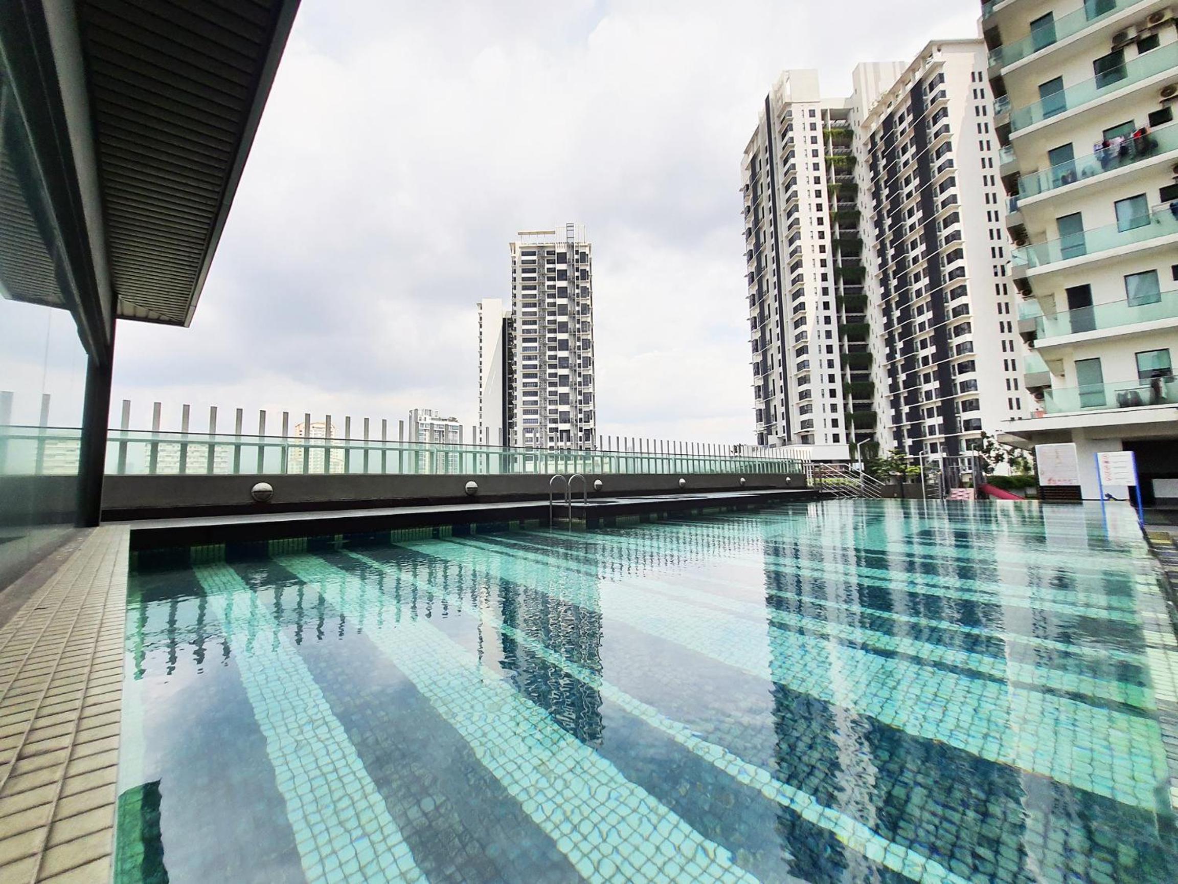PJ The Grand by SkyLimit Suites photo 8