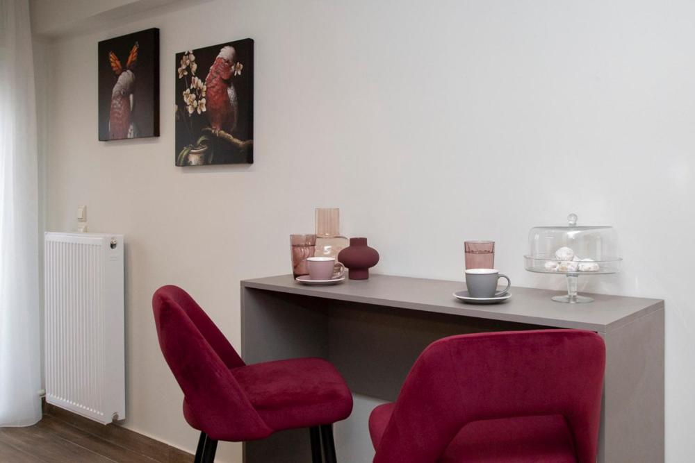 Deka Luxury Apartment, apartamento en Tríkala — dining