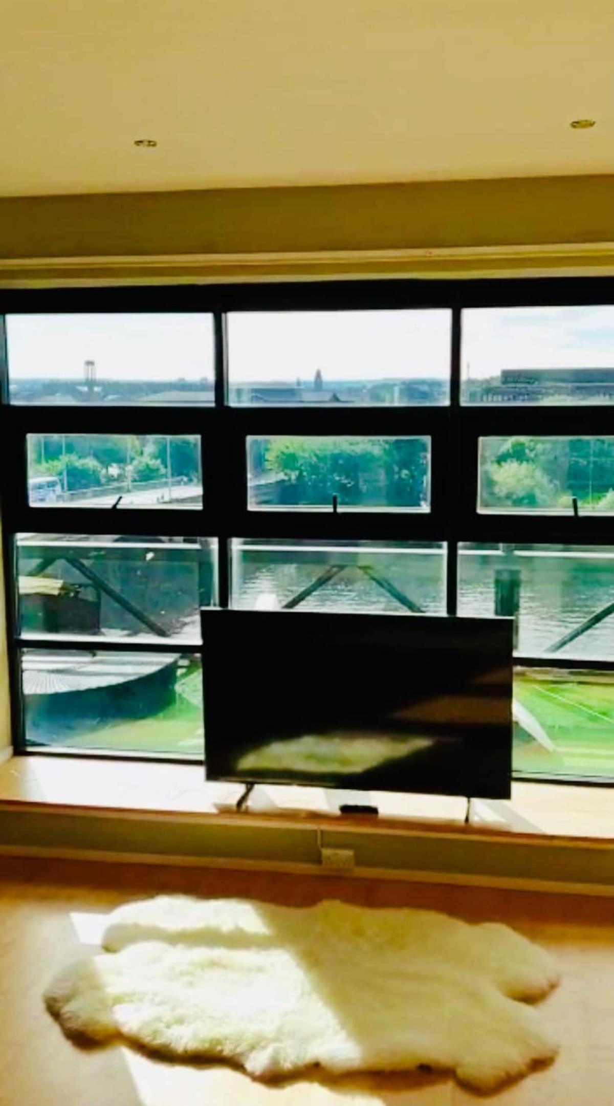Glasgow City Centre G1 PENTHOUSE with RiverViews - Duplex - 4 Bedrooms, 3 Bathrooms, Kitchen, 1 Living room, 1 Dining room, 2 Terraces, Parking, Top Floor, view 2