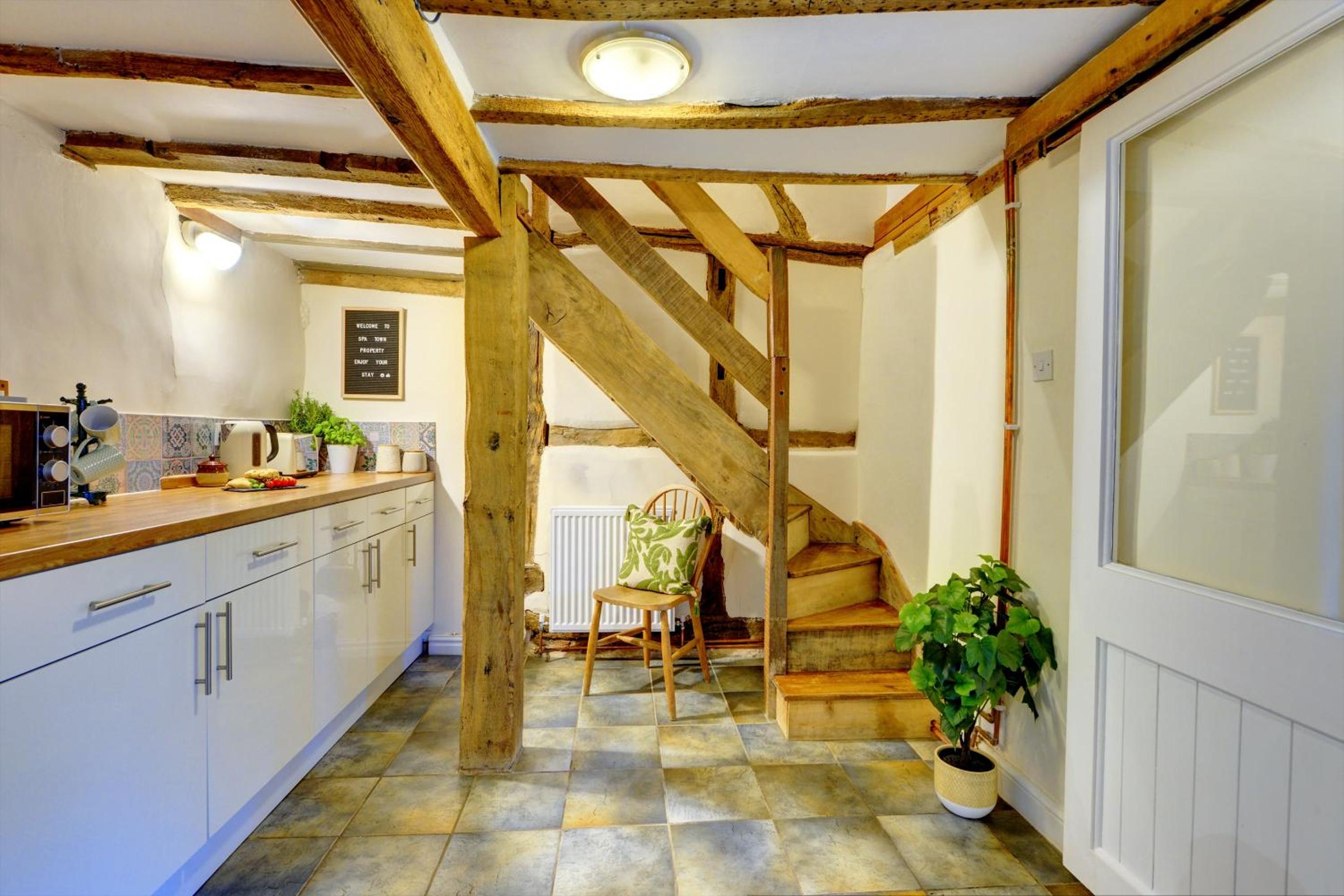 Tudor Cottage by Spa Town Property - Historic Charm in Warwick Town Centre view 5