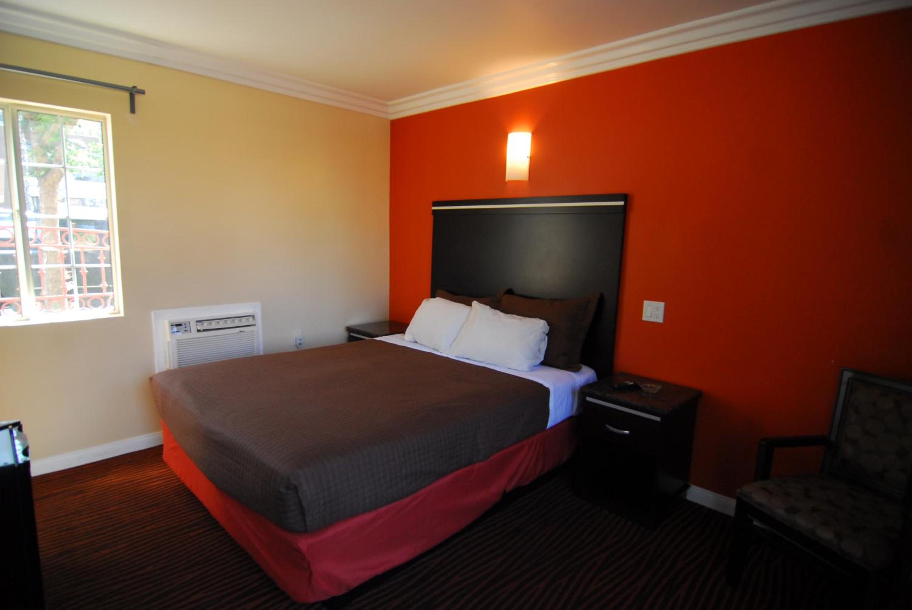 Los Angeles Vacations - Studio City Inn - Near Universal Studios Hollywood - Property Image 13