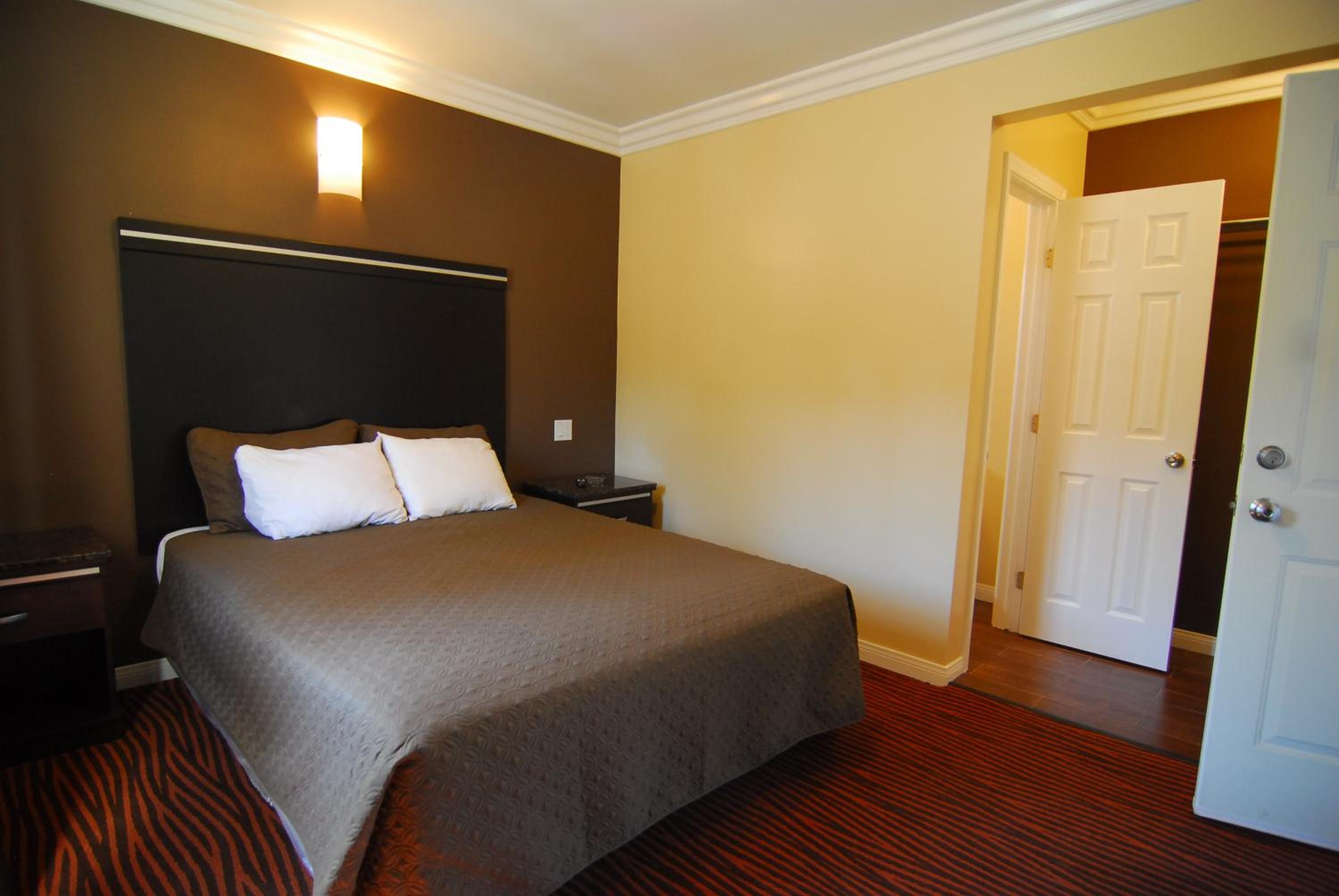 Los Angeles Vacations - Studio City Inn - Near Universal Studios Hollywood - Property Image 23