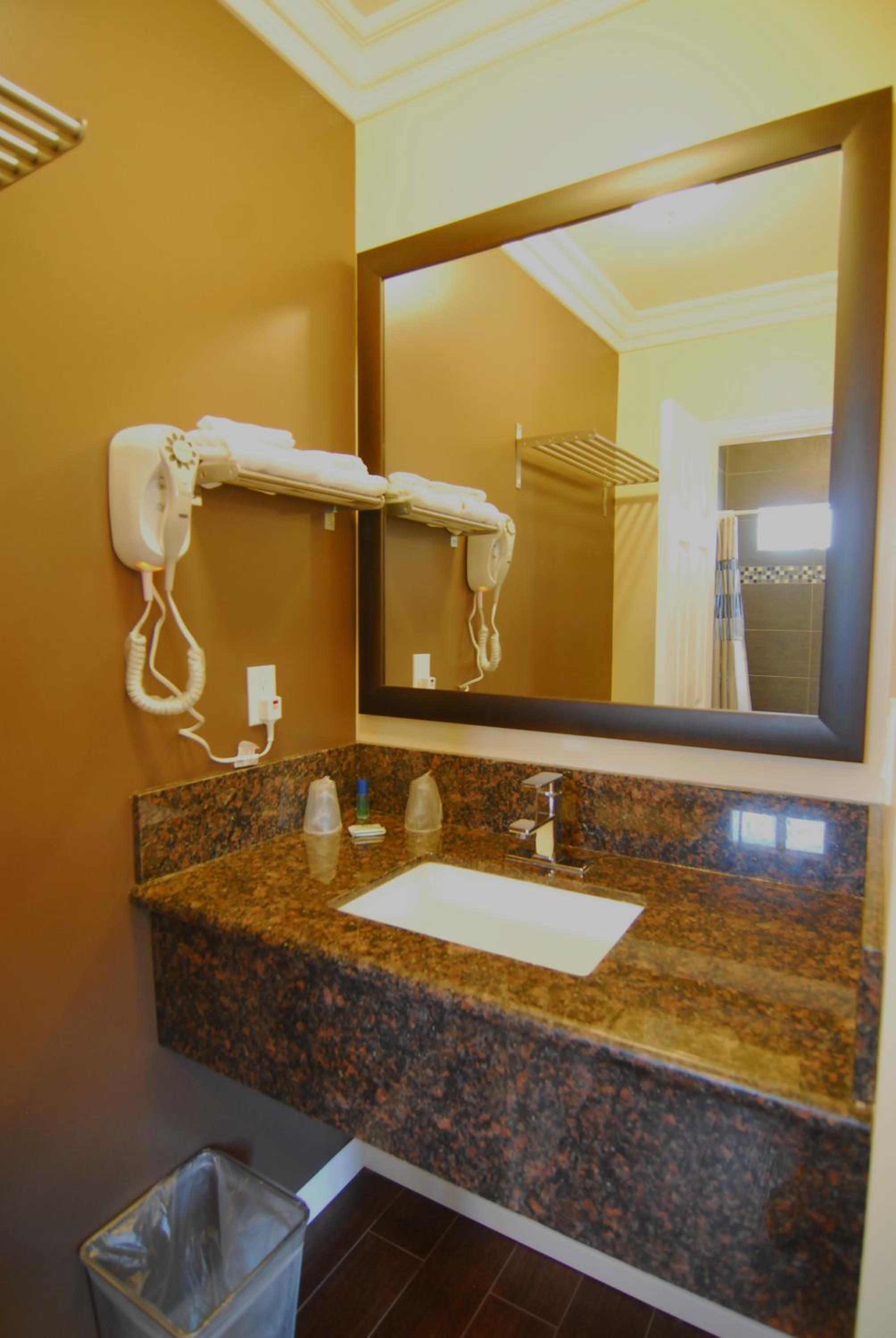 Los Angeles Vacations - Studio City Inn - Near Universal Studios Hollywood - Property Image 20