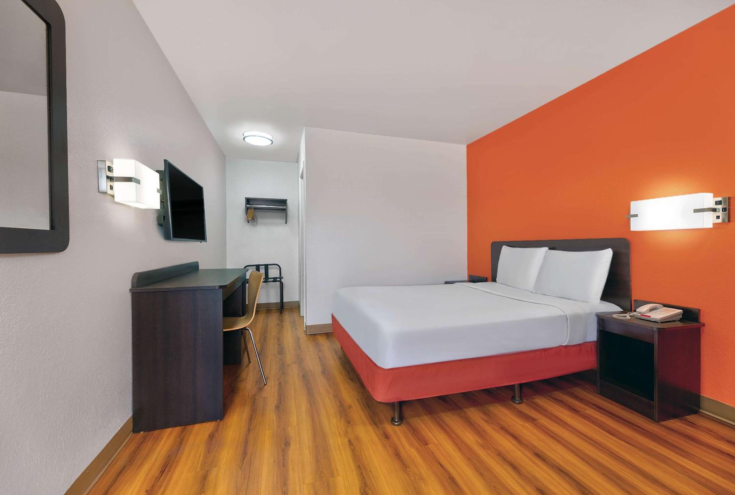 Motel 6-Columbus, GA