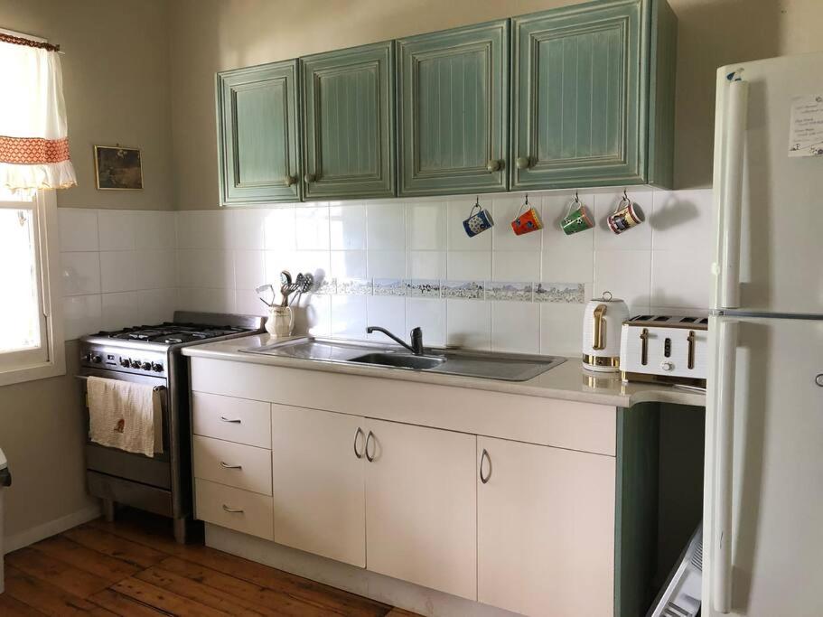 Glenlyon Dam Holiday Cottage & Farmstay