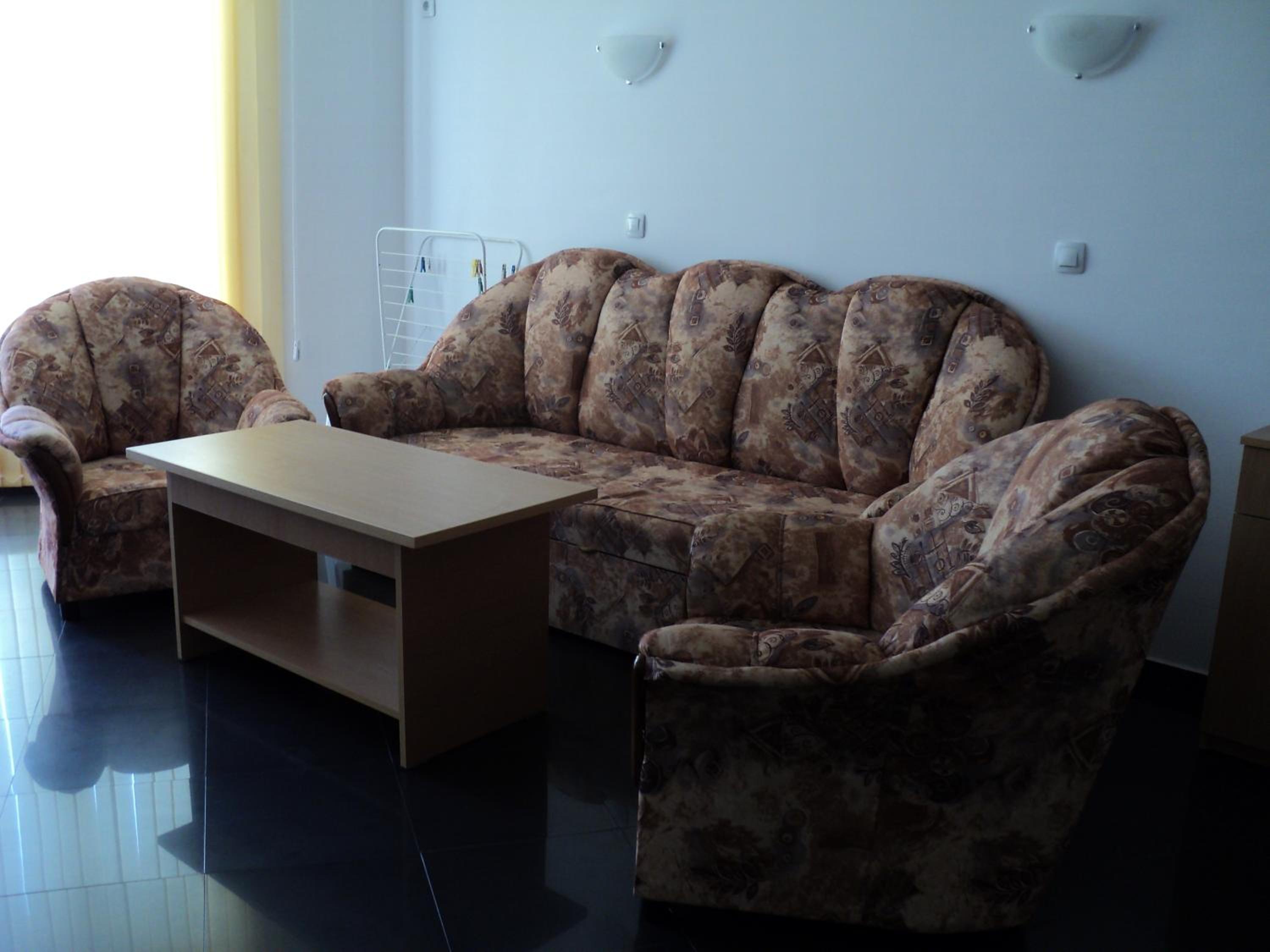 Meni Apartments and Guest Rooms