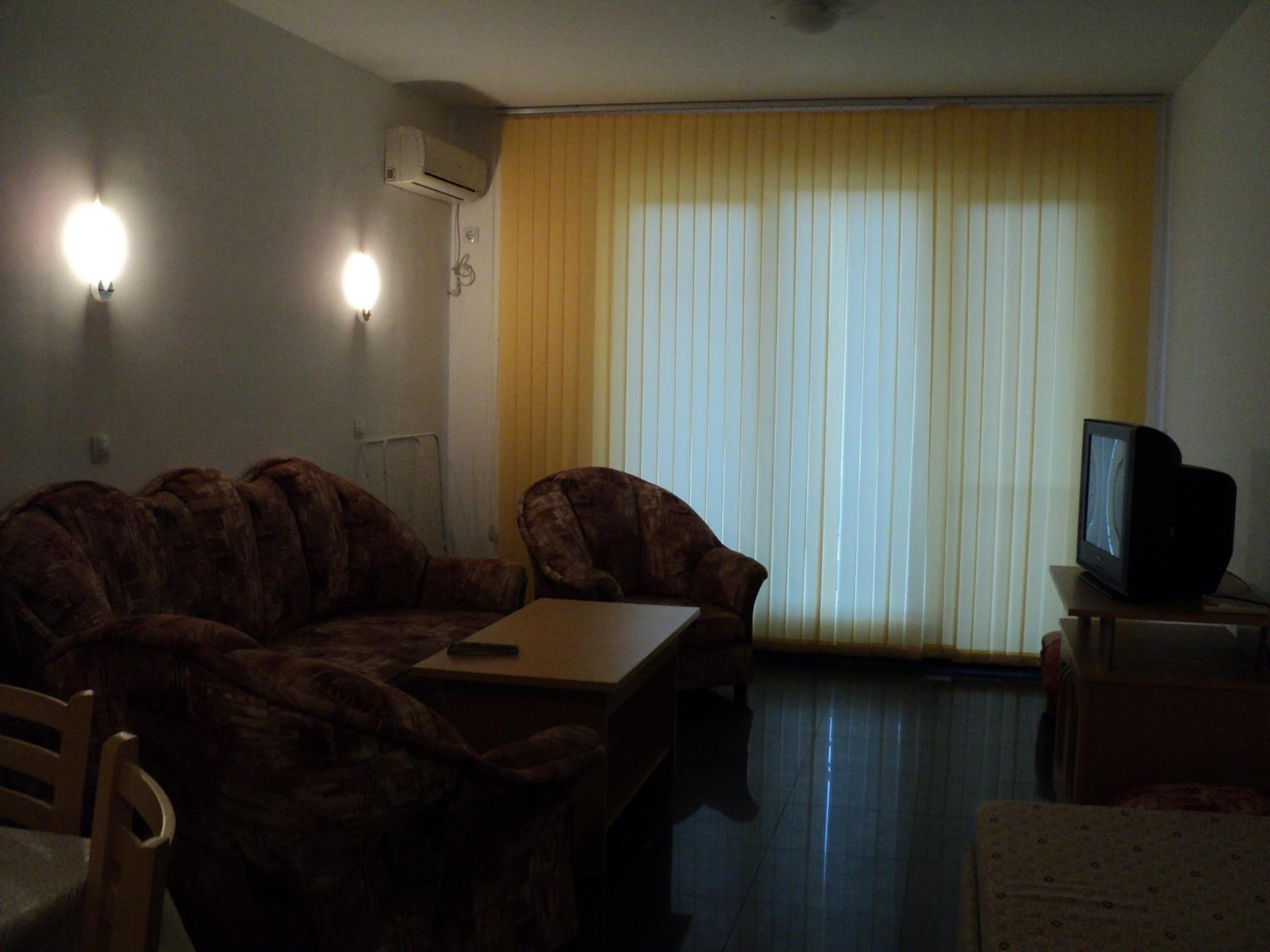Meni Apartments and Guest Rooms