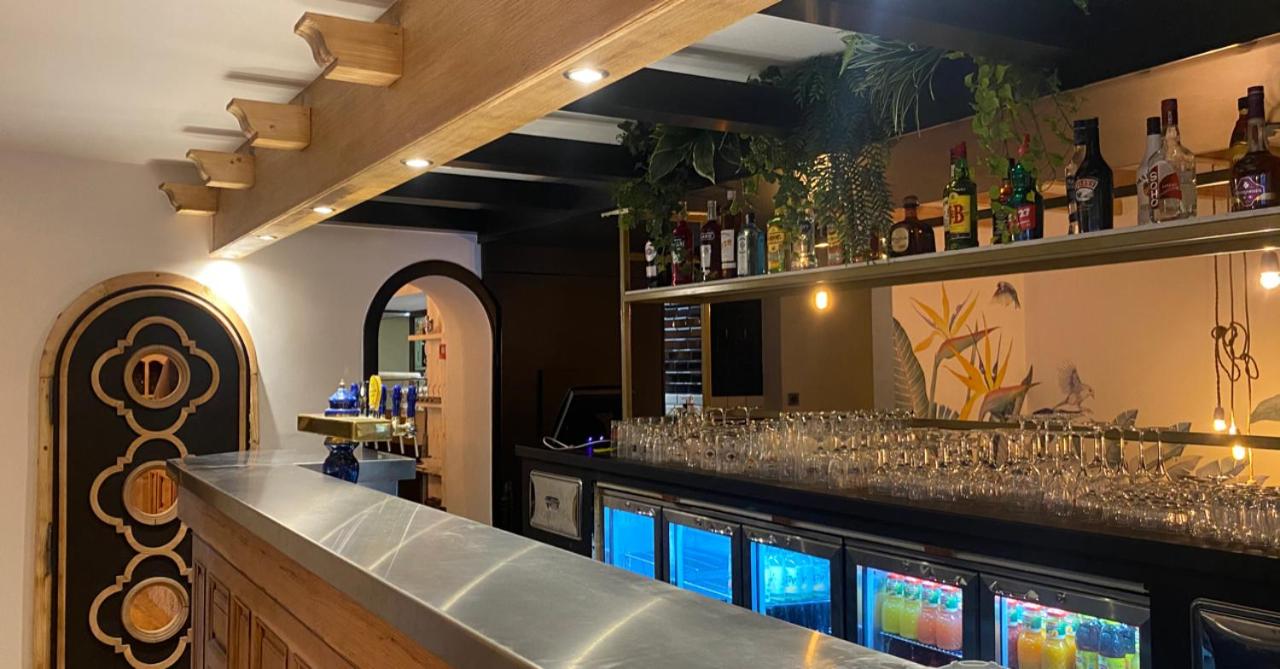 bar