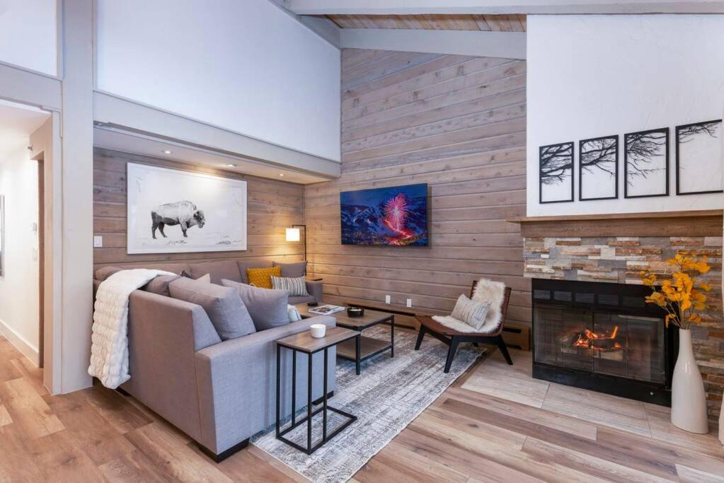 Hotel New Listing! Updated 3 Br, 2 Ba Condo, Stunning Mountain Views!