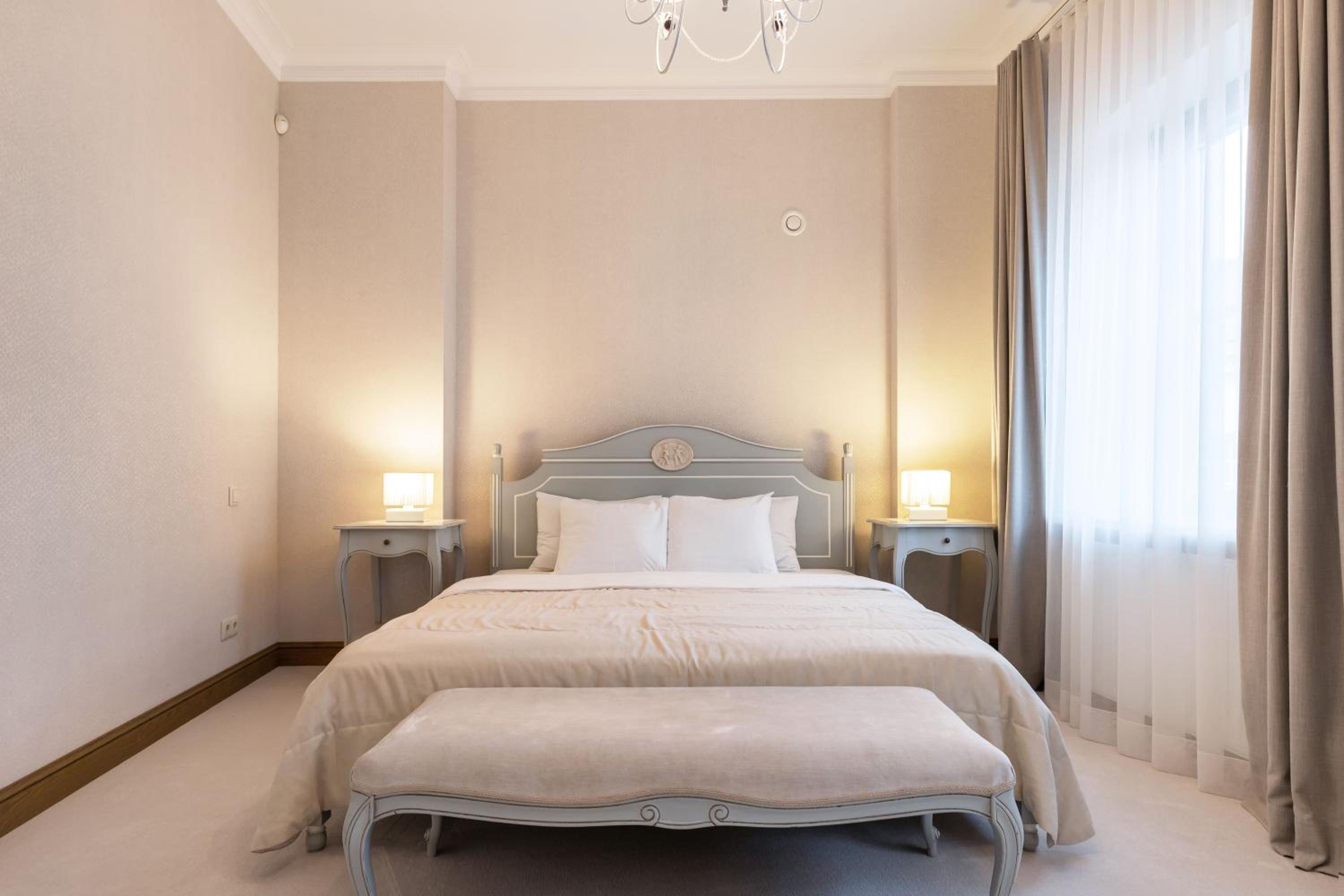Luxury 2BDR Heart Of Old Town view 4