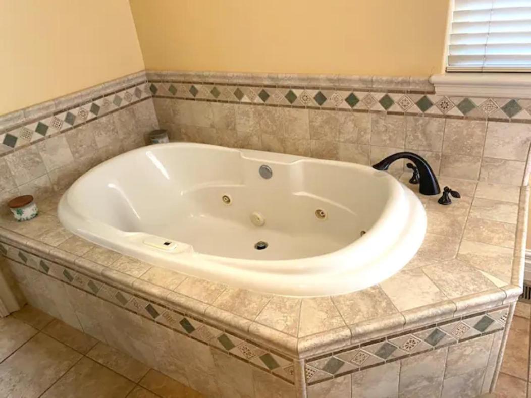 Private Master suite with Sauna and Bathtub view 3