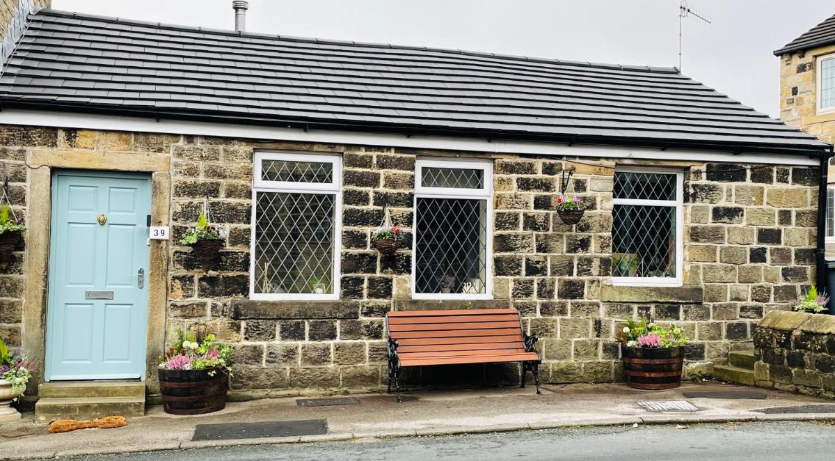 Bronte Bungalow - In Beautiful Bronte Country! view 2