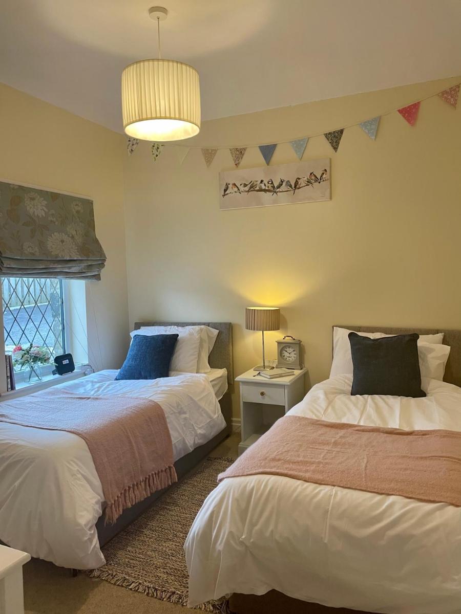 Bronte Bungalow - In Beautiful Bronte Country! view 5