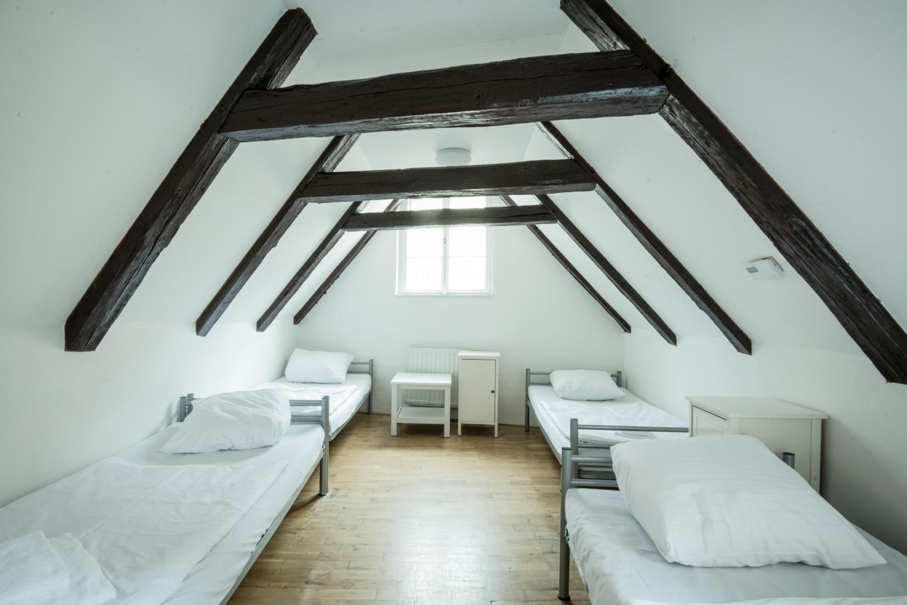 Charles Bridge Hostel & Apartments