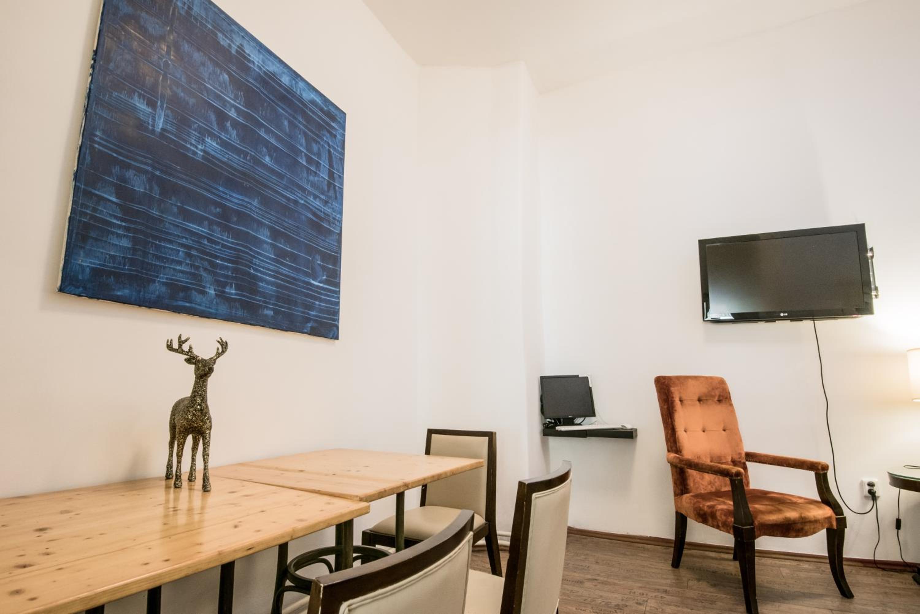 Charles Bridge Hostel & Apartments