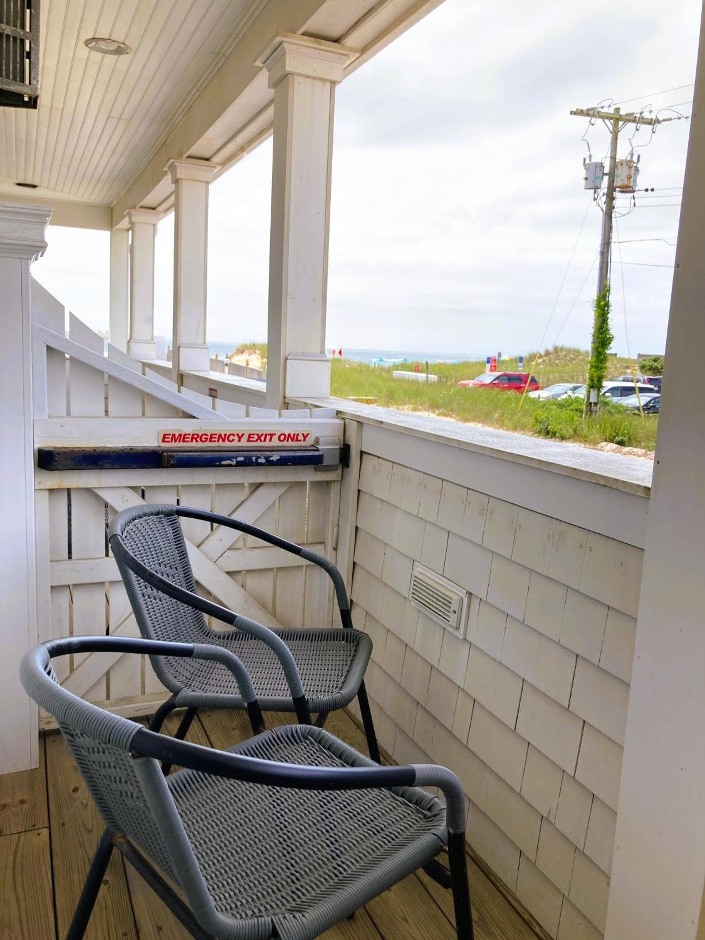 By The Sea Guests Bed & Breakfast and Suites
