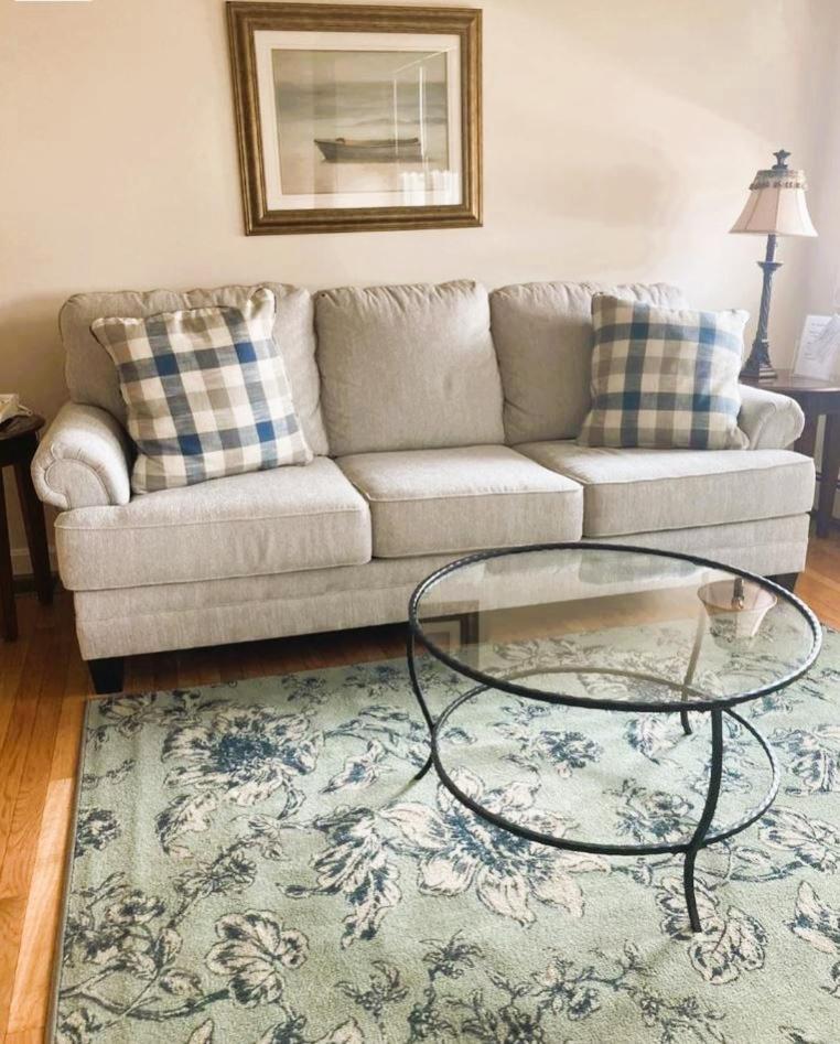 By The Sea Guests Bed & Breakfast and Suites