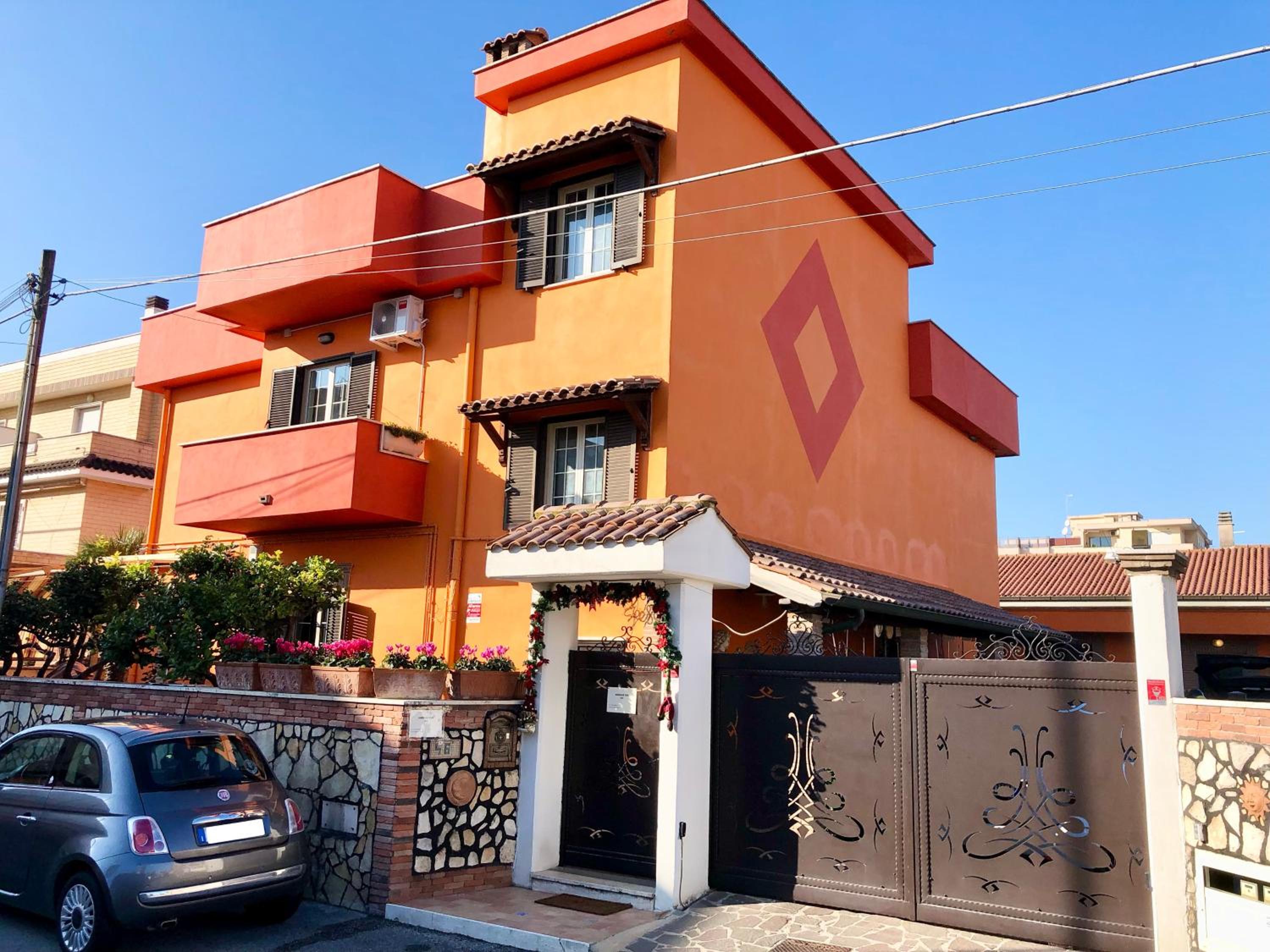 Hotel Hangar Inn - Image 1