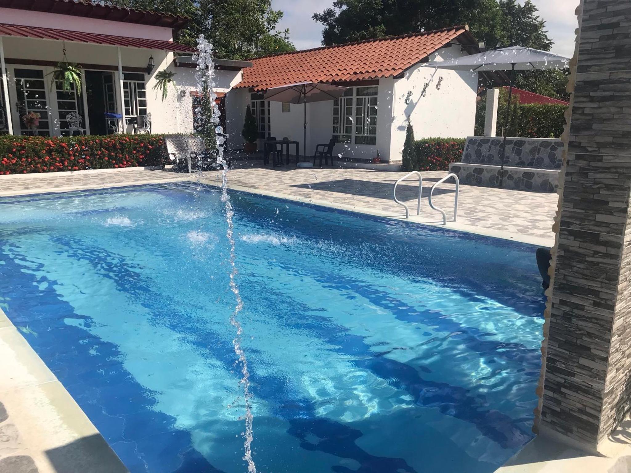 Hermosa Casa de campo grande con aire acon,wifi,piscina,billar !villa ensueño !
