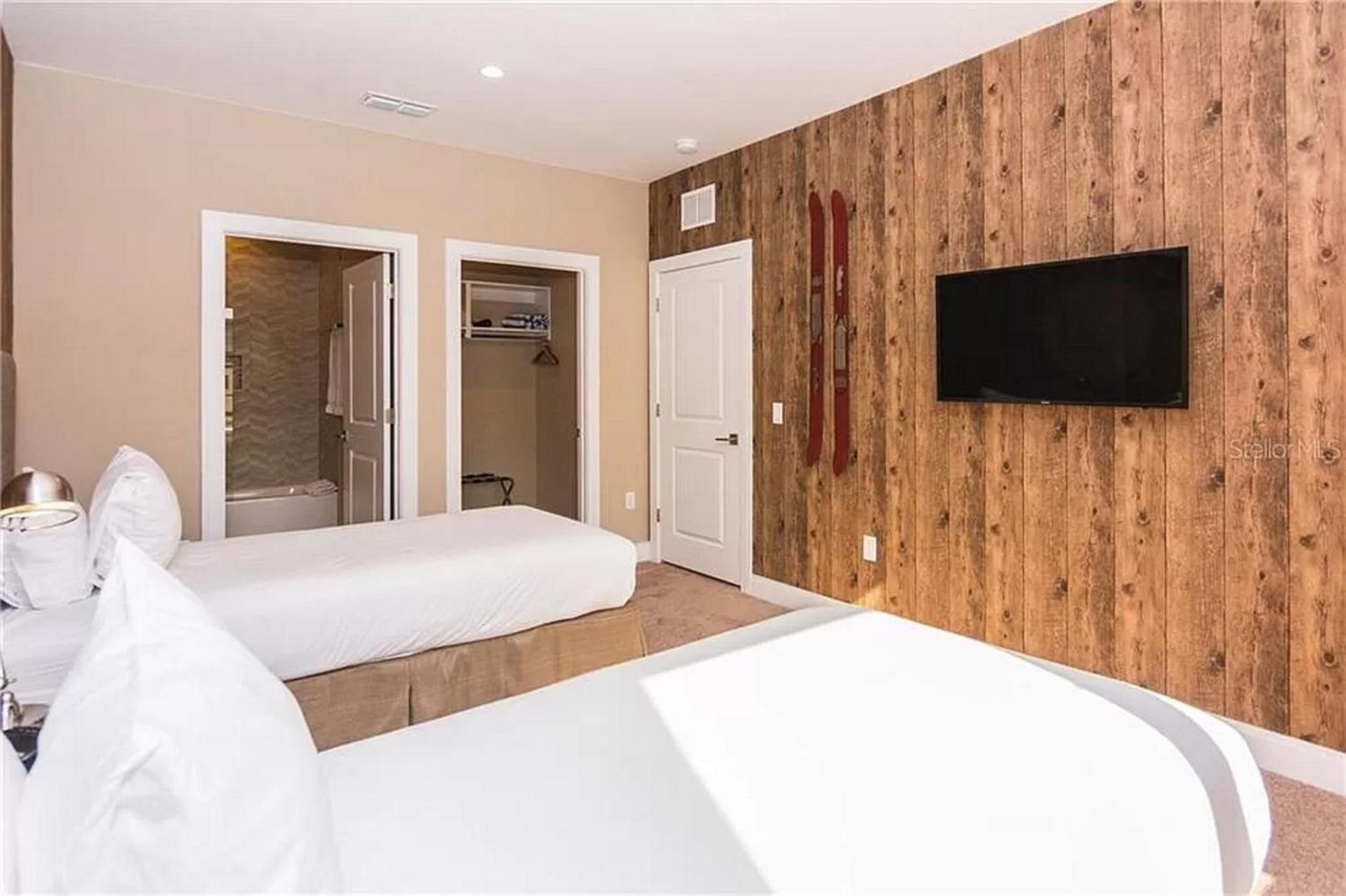 Magic Village 4 Bedroom! Welcome Home!