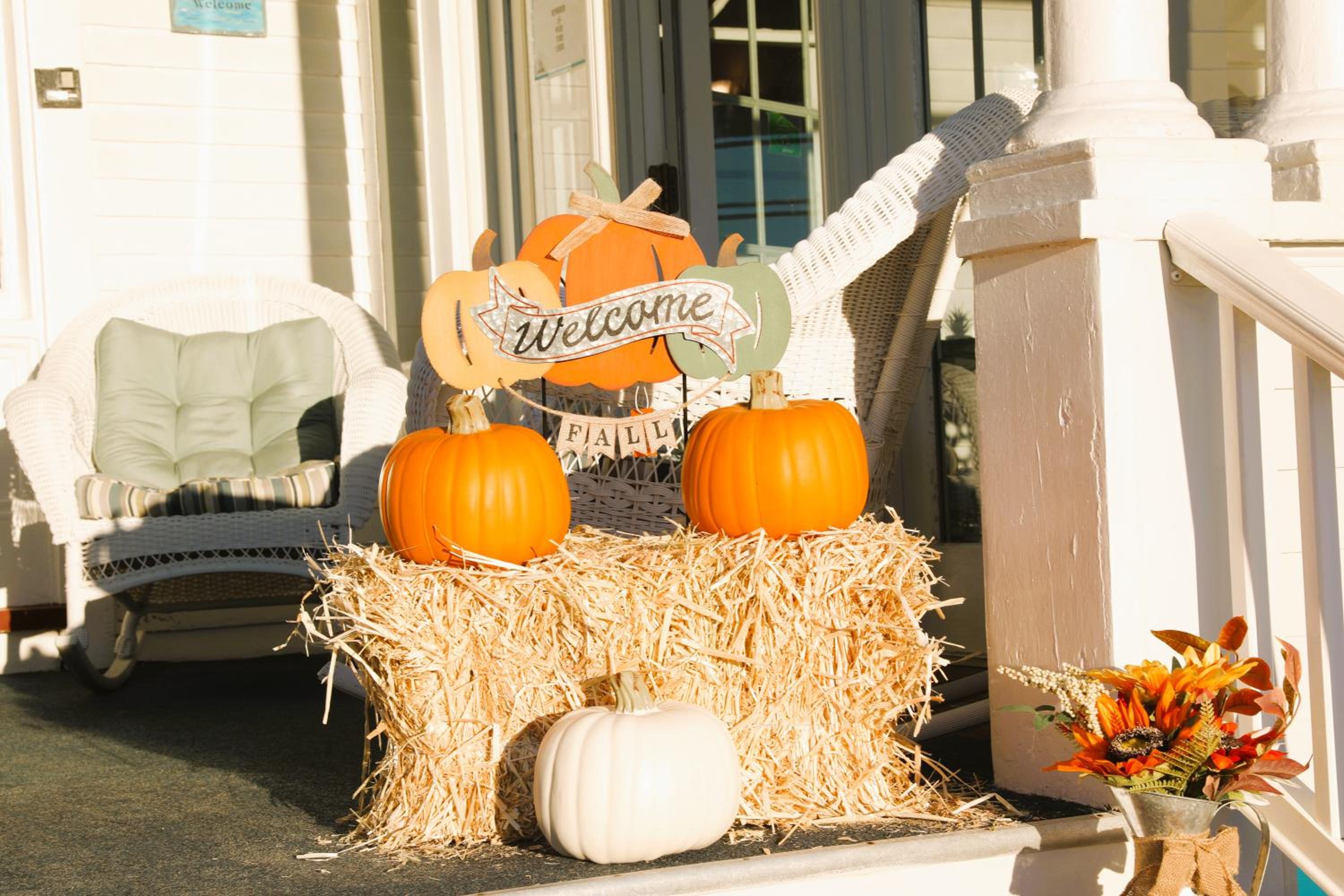 By The Sea Guests Bed & Breakfast and Suites