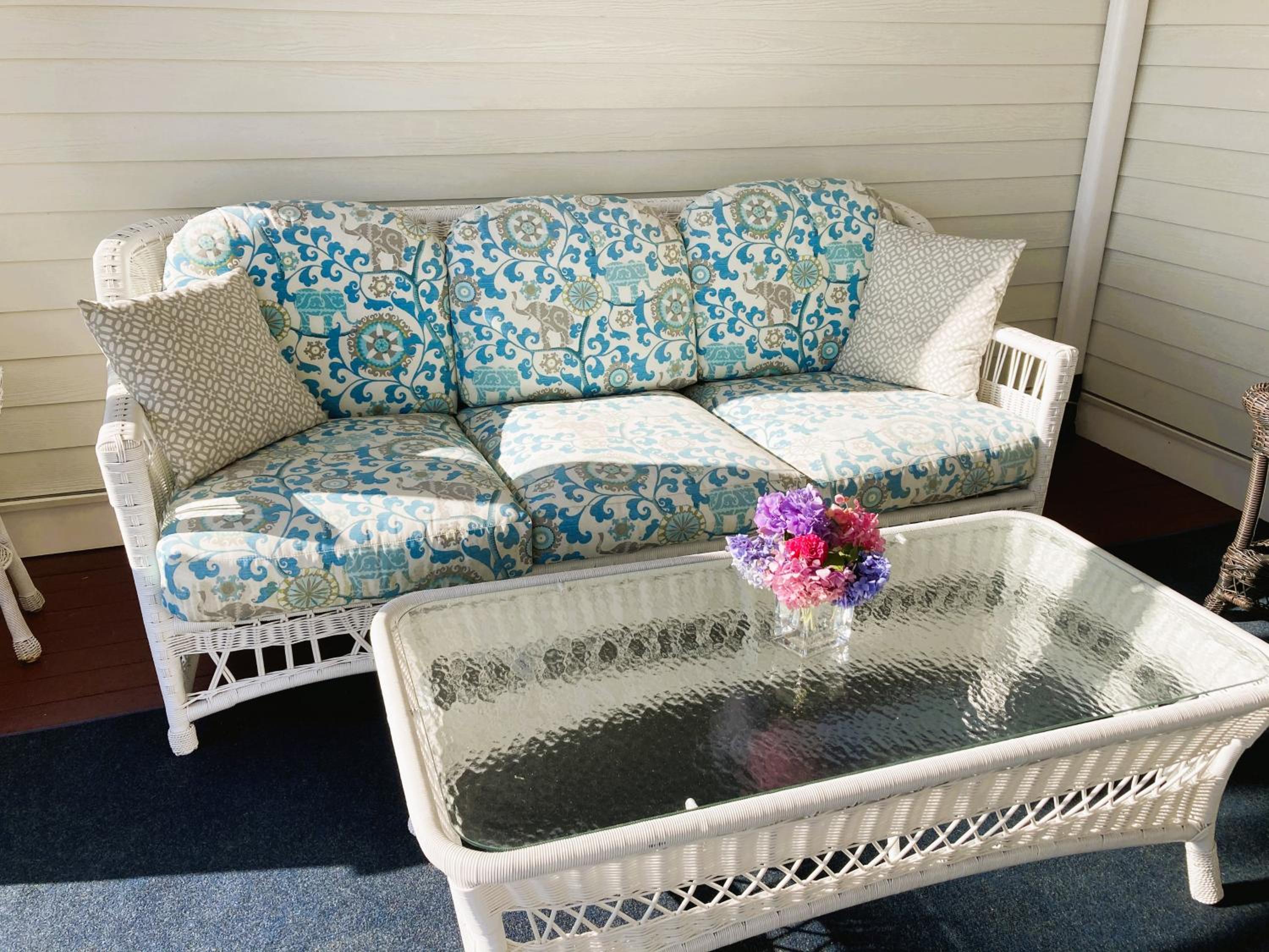 By The Sea Guests Bed & Breakfast and Suites